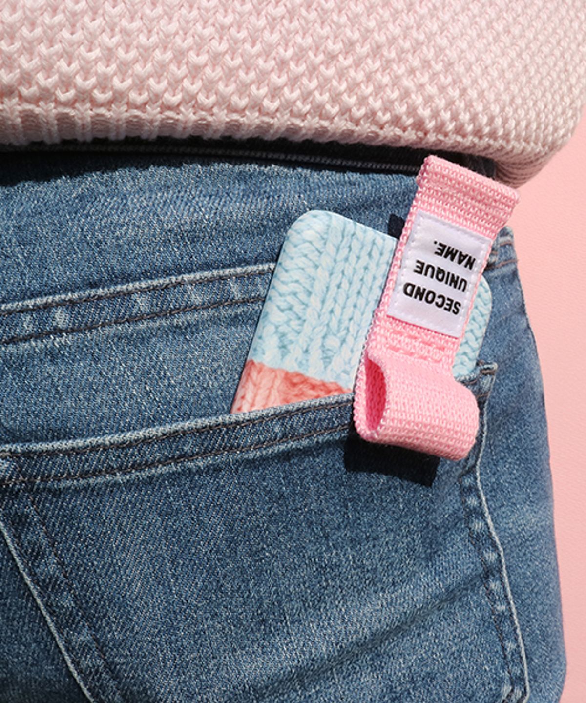 세컨드유니크네임(SECOND UNIQUE NAME) SUN CASE FINGER SWEATER LIGHT PINK LIGHT BLUE