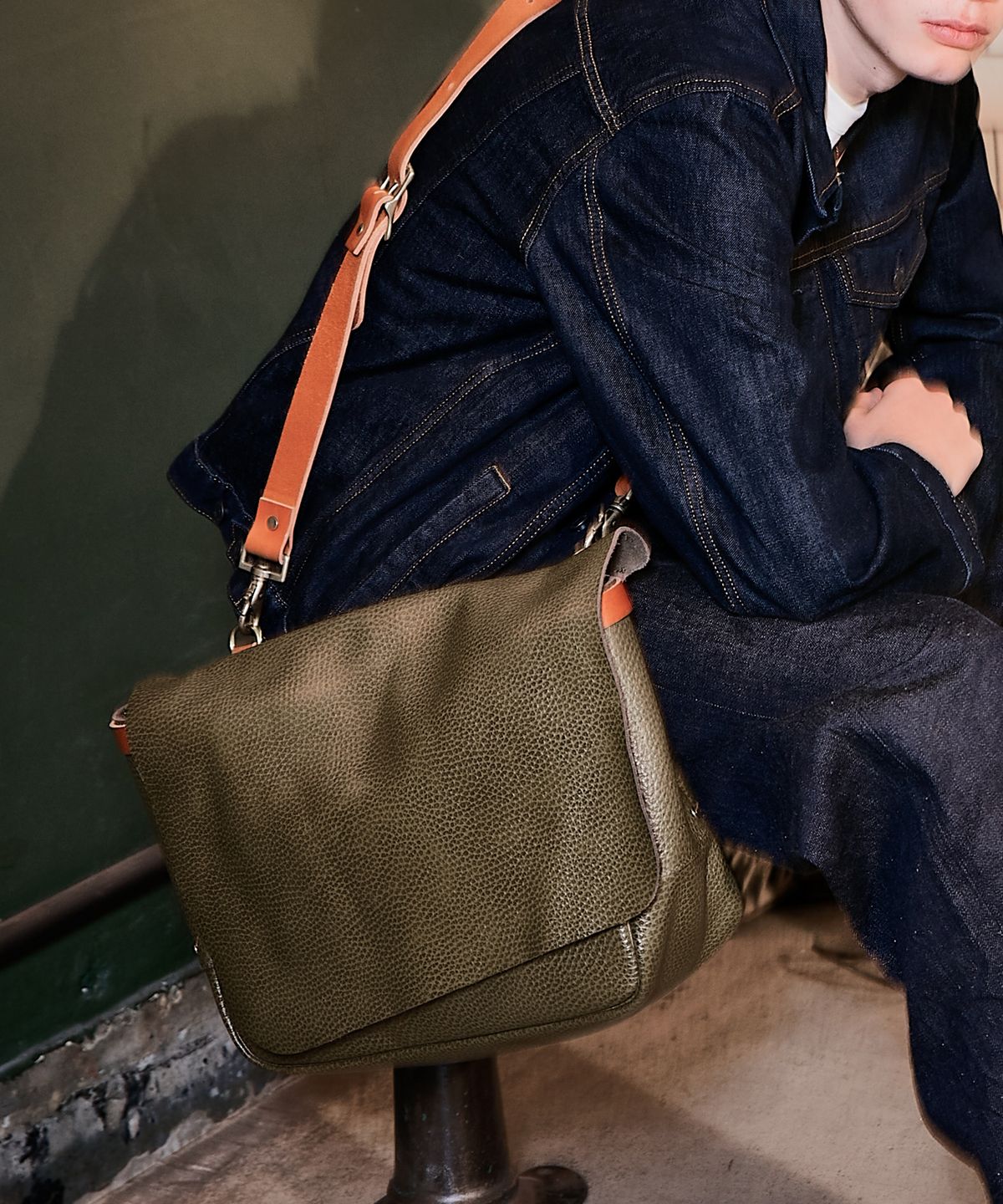 포디어웍스(4DEAWORKS) AP Mail bag L (3colors)