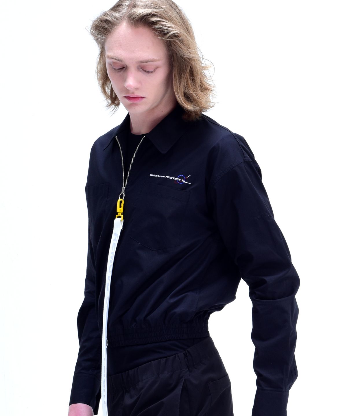 씨오엠이(COME) [UNISEX] Removable Strap Cropped Shirt (BLACK)