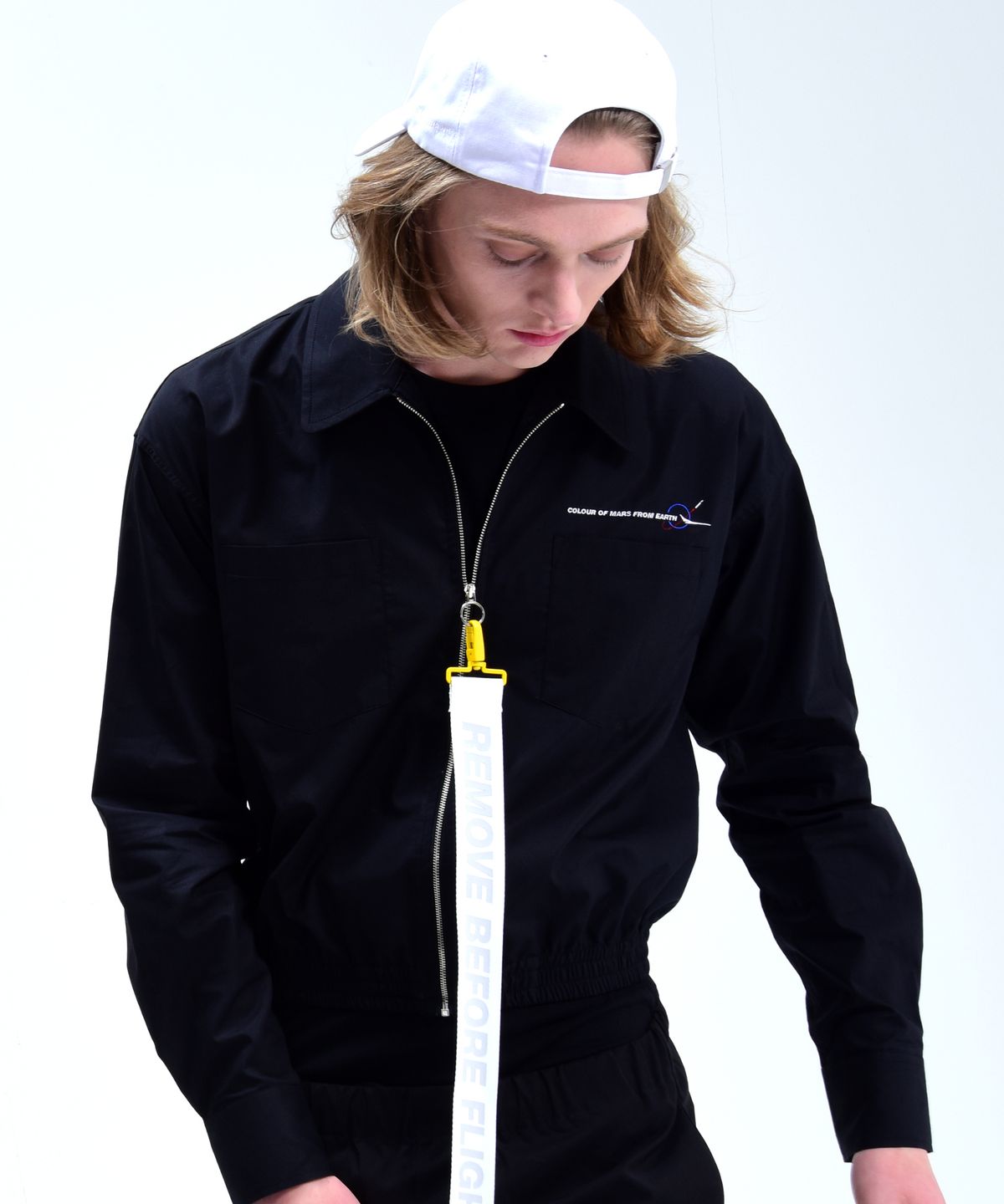 씨오엠이(COME) [UNISEX] Removable Strap Cropped Shirt (BLACK)