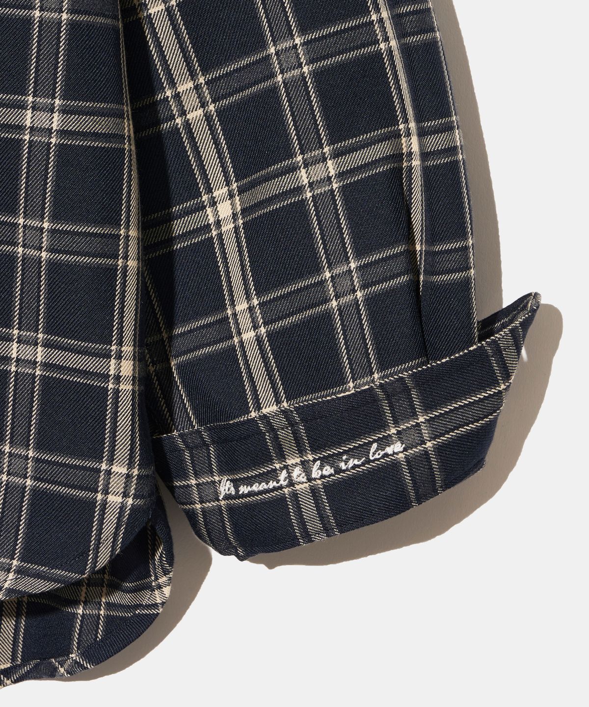 다이아몬드 레이라(DIAMOND LAYLA) Layla Its meant to be in love navy&ivory check shirt  S8