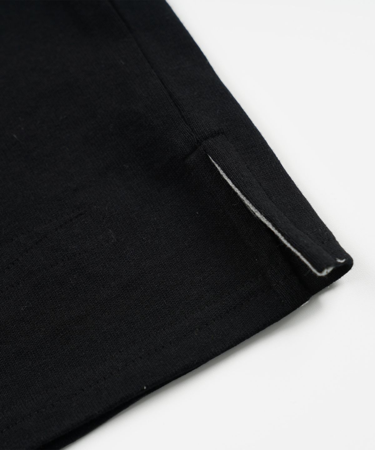 프리즘웍스(FRIZMWORKS) 10S SOLID HENLEY NECK TEE _ BLACK