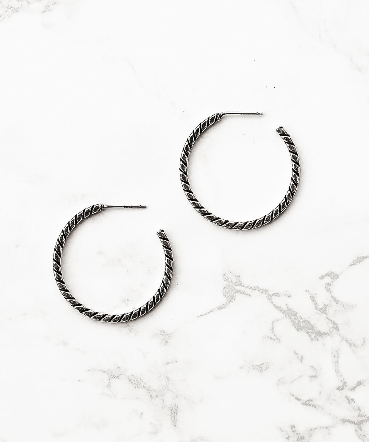 원이너프(ONE ENOUGH) Curved Hoop Earrings