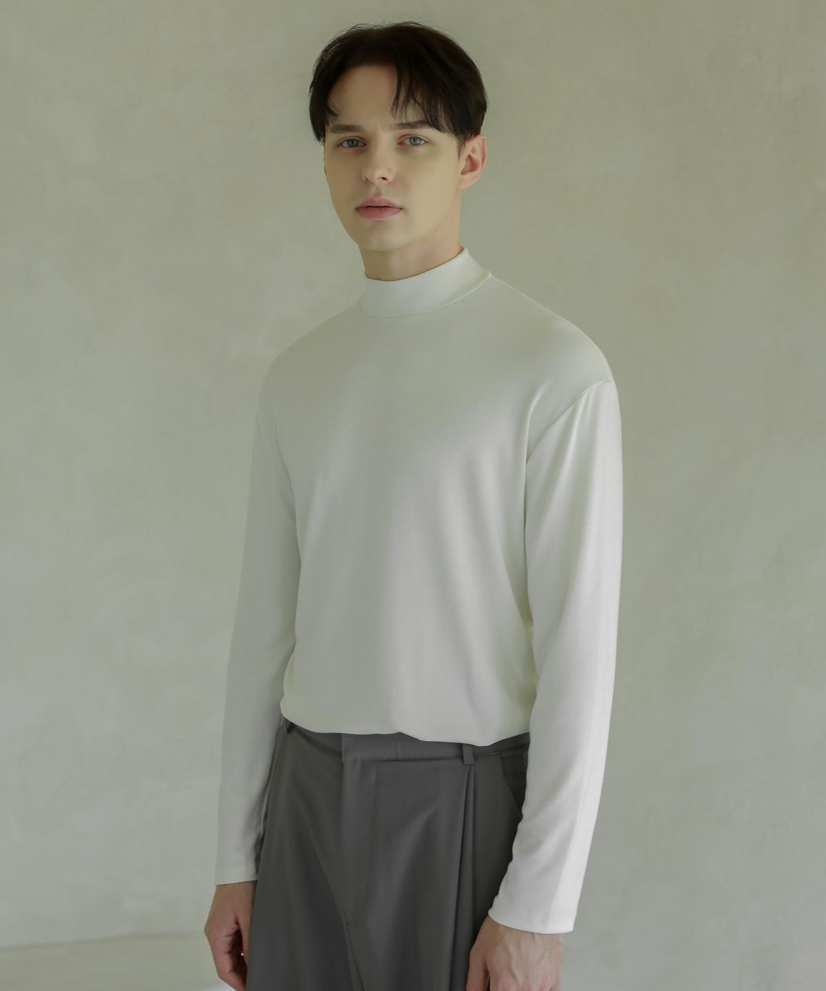 이에스엔(ESN) 하프 폴라 니트 티셔츠 크림