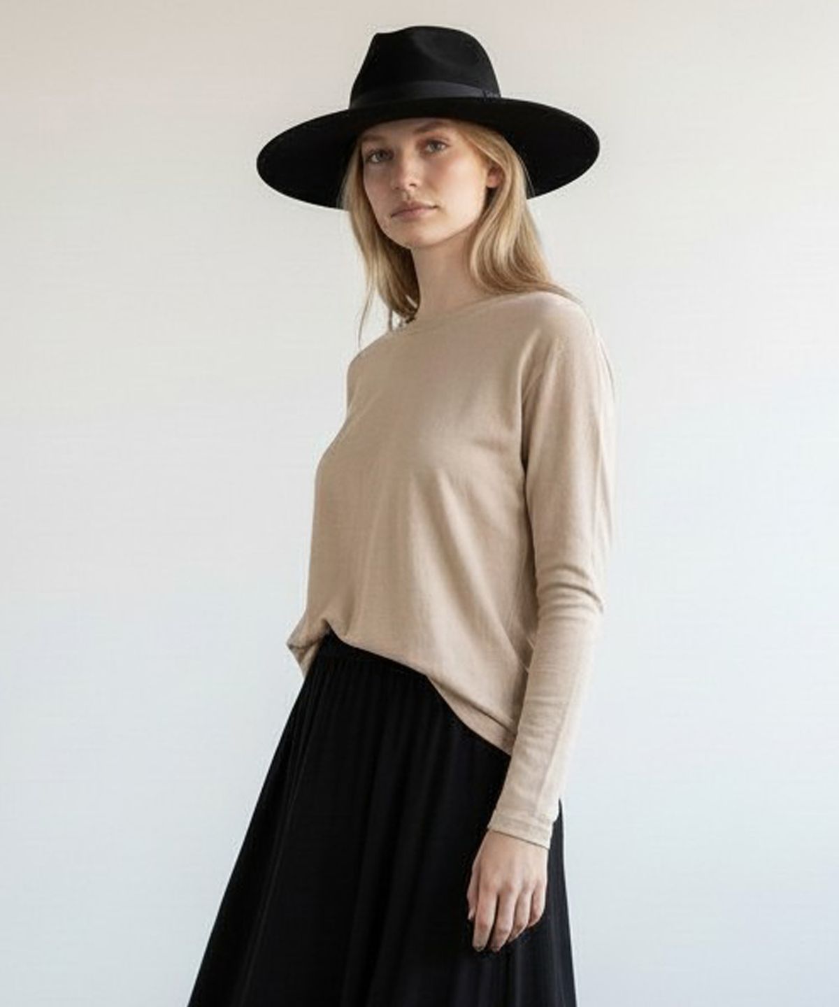 유니버셜 케미스트리(UNIVERSAL CHEMISTRY) Black Metal Line Wool Fedora BK  라인페도라