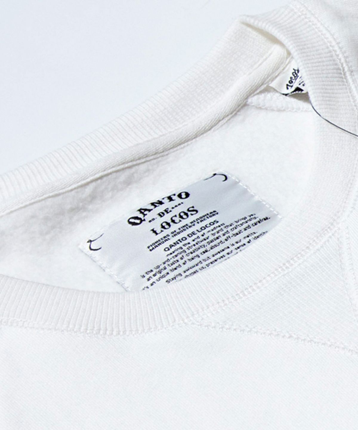 콴토데로코스(QANTO DE LOCOS) Q.D.L.S CREWNECK_IVORY