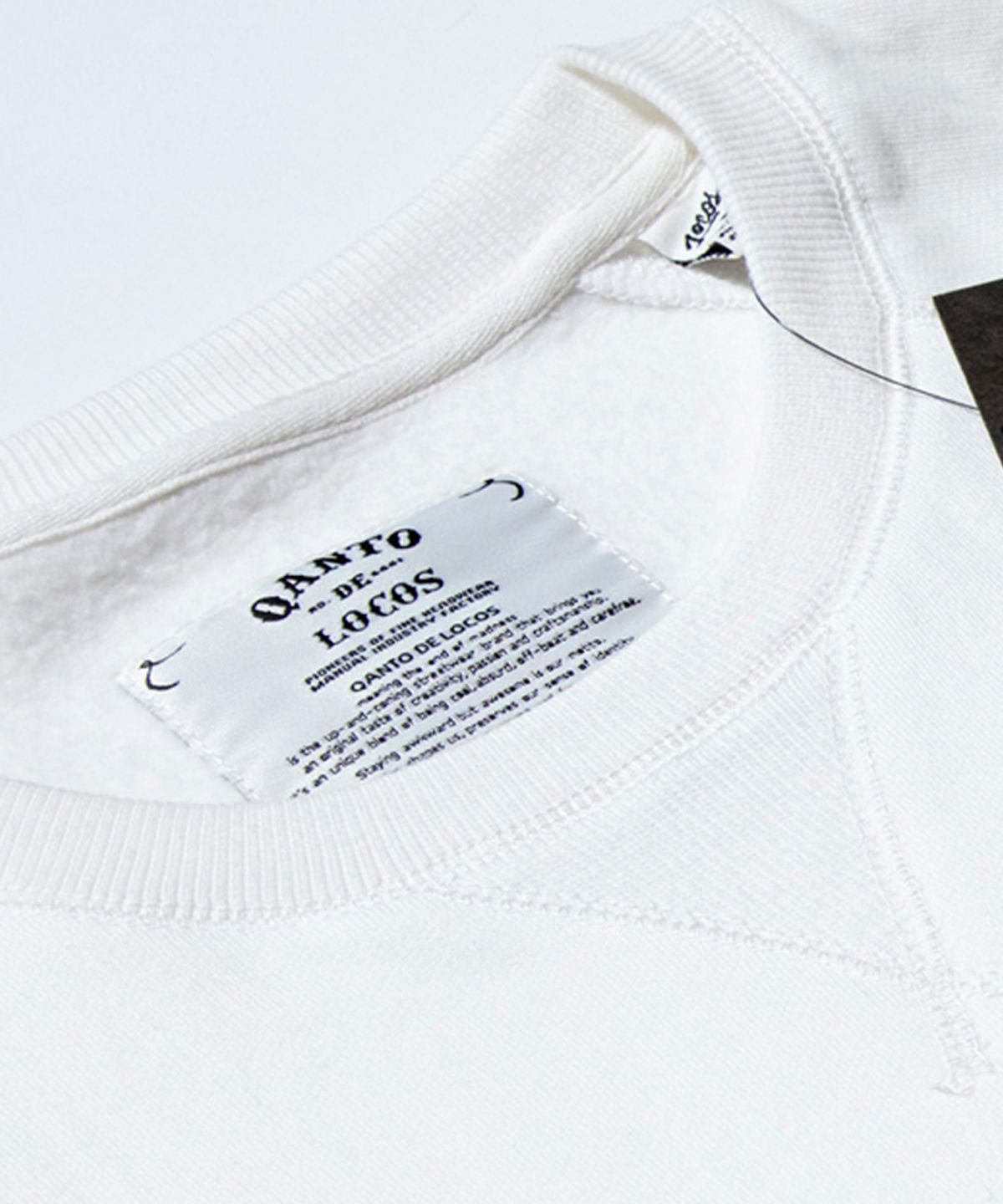 콴토데로코스(QANTO DE LOCOS) QANTO STREET_CREWNECK_IVORY