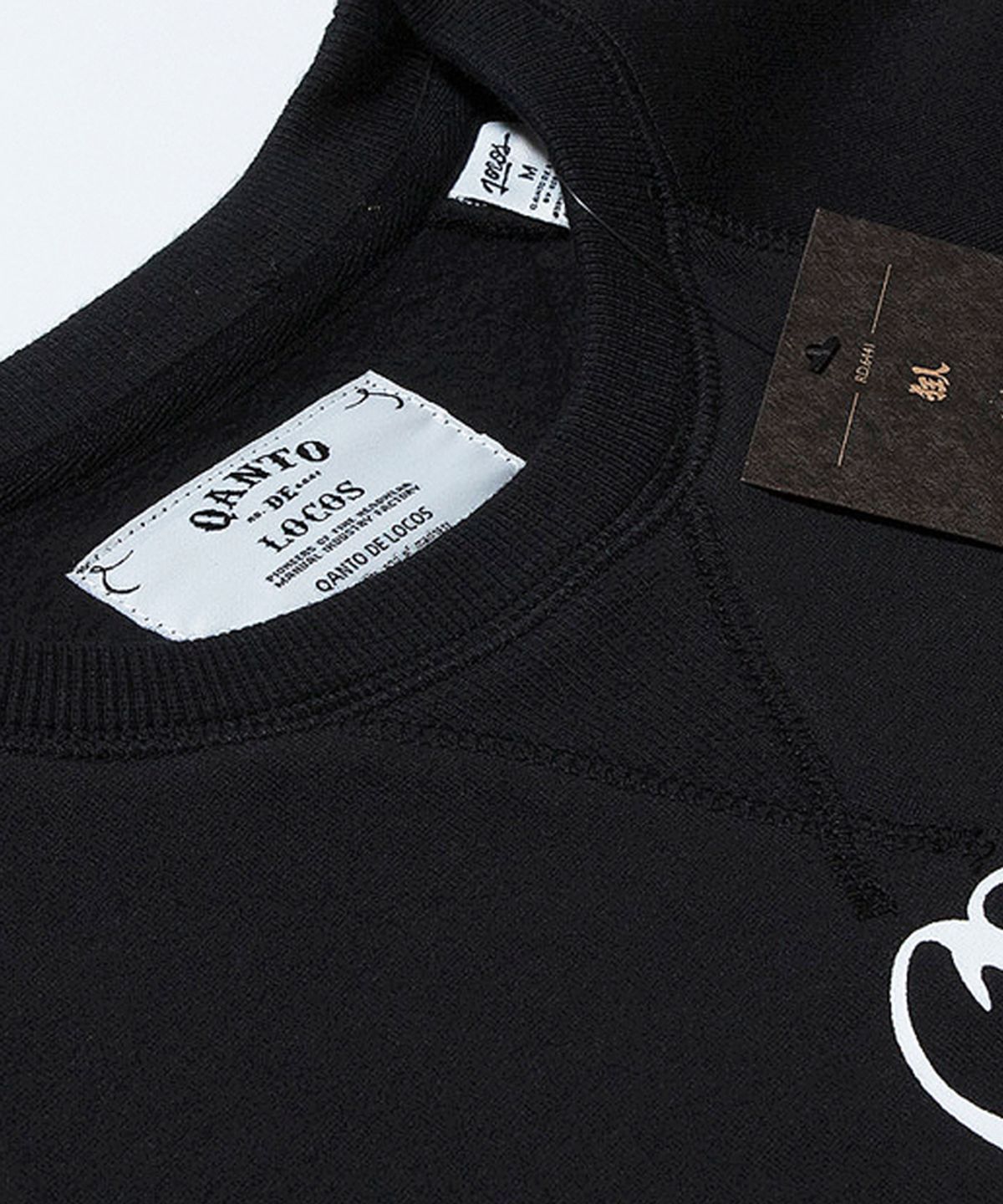 콴토데로코스(QANTO DE LOCOS) TATTOOED MAN_CREWNECK_BLACK