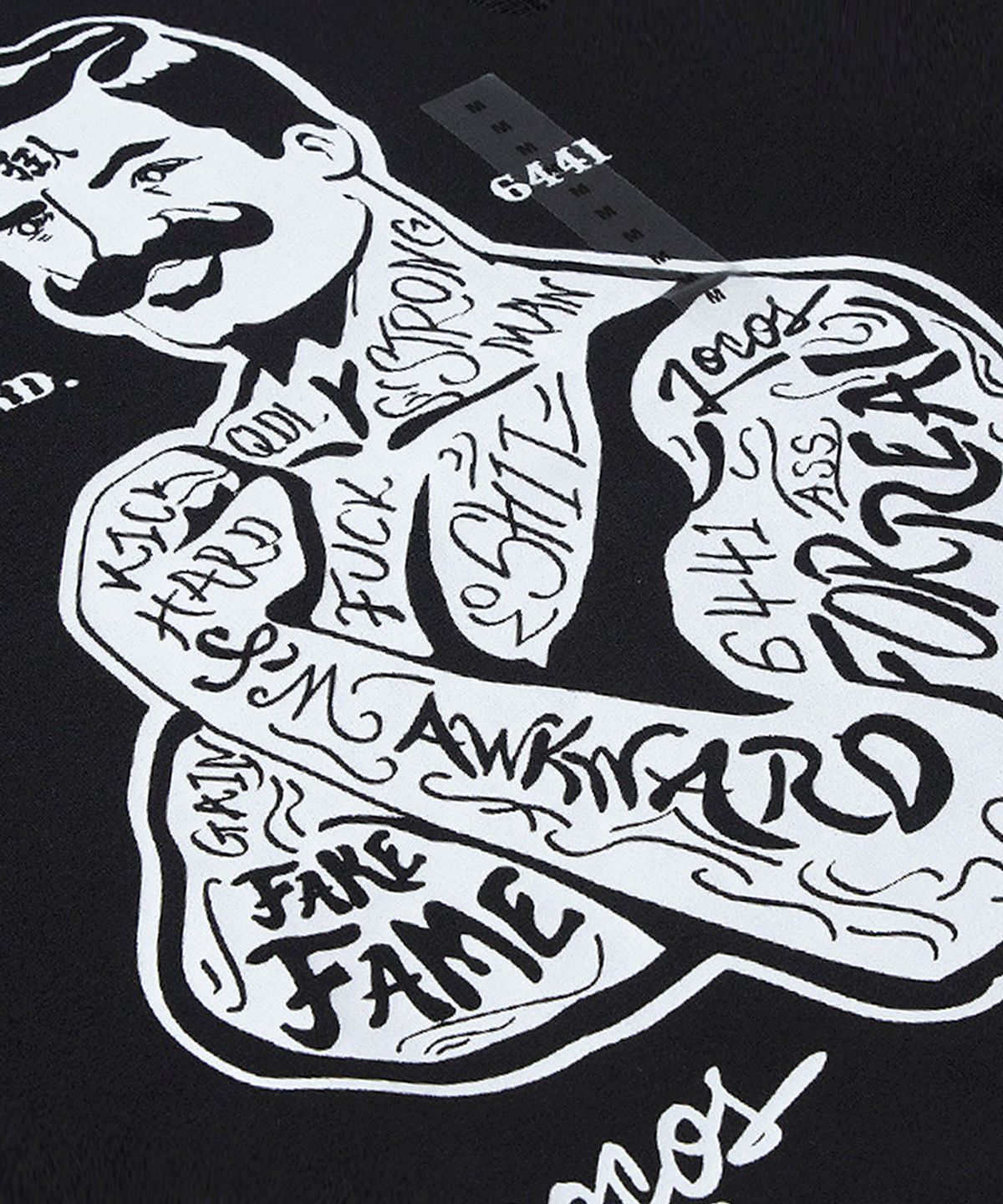 콴토데로코스(QANTO DE LOCOS) TATTOOED MAN_CREWNECK_BLACK