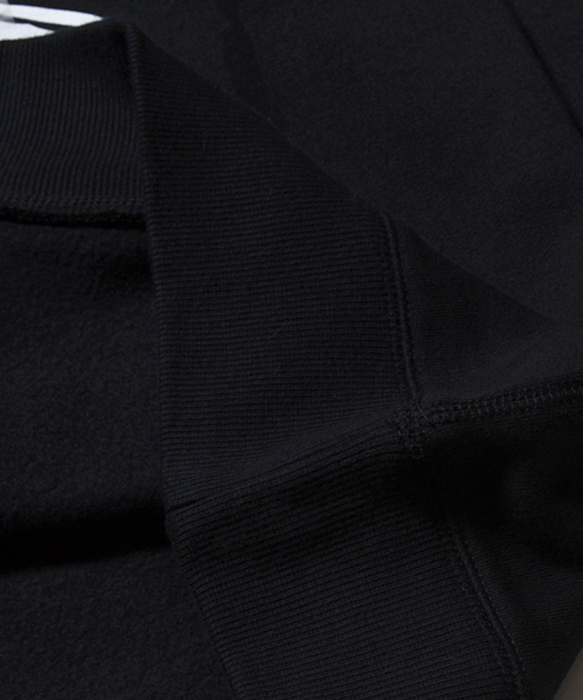 콴토데로코스(QANTO DE LOCOS) TATTOOED MAN_CREWNECK_BLACK