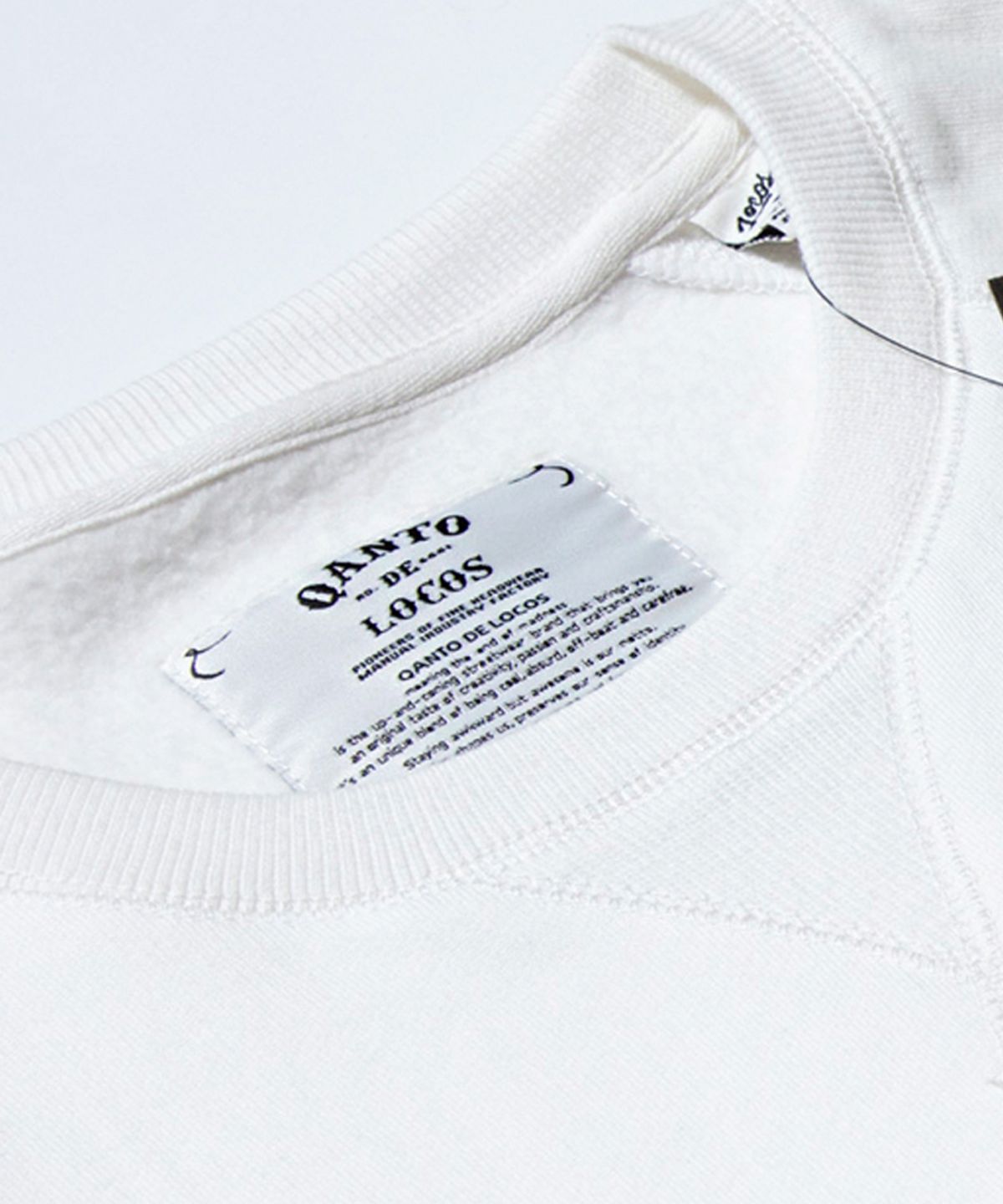 콴토데로코스(QANTO DE LOCOS) TATTOOED MAN_CREWNECK_IVORY
