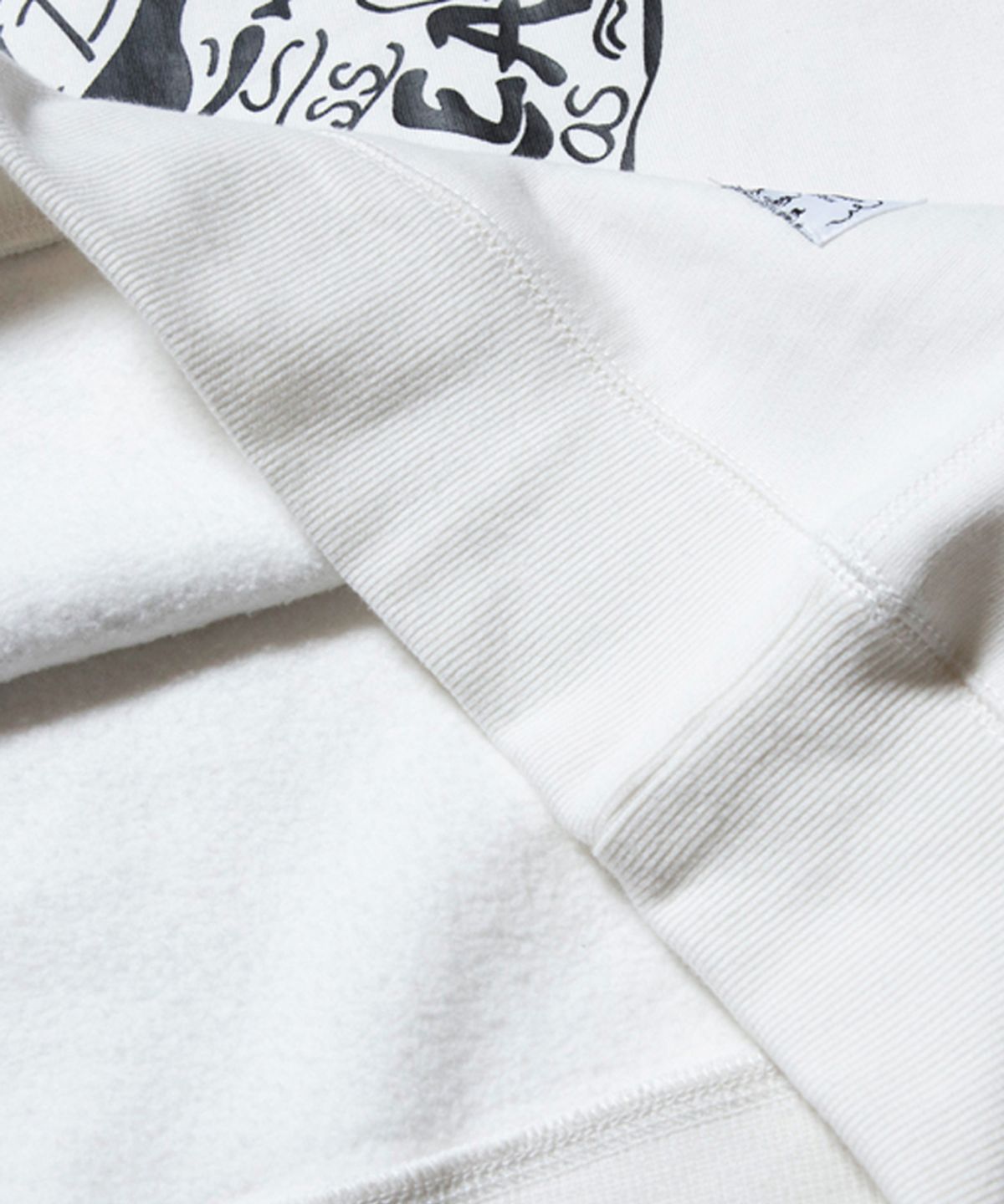 콴토데로코스(QANTO DE LOCOS) TATTOOED MAN_CREWNECK_IVORY