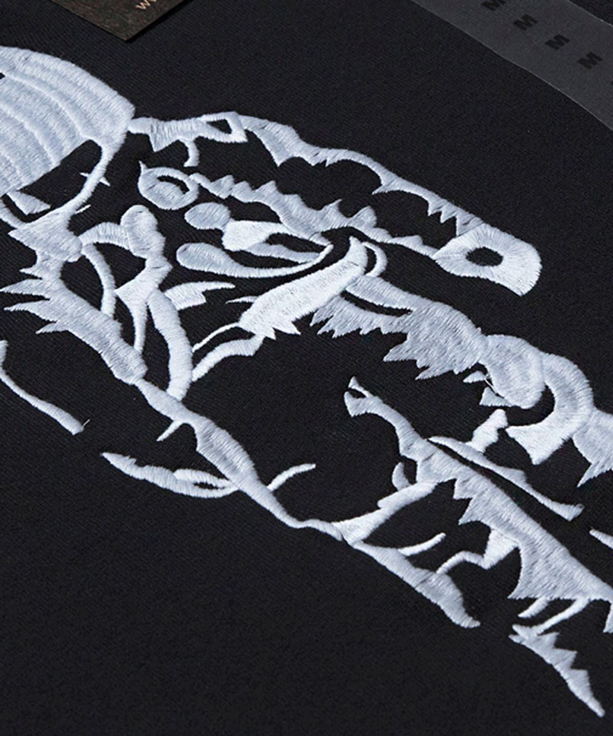 콴토데로코스(QANTO DE LOCOS) EMB SPACEMAN_CREWNECK_BLACK