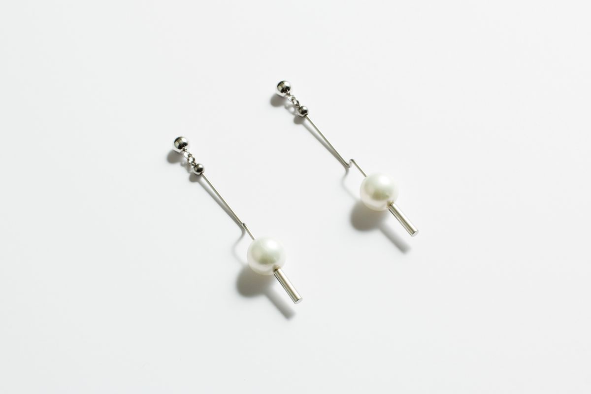 모드곤(MODGONE) 모드곤 Dangling ice pearl earring