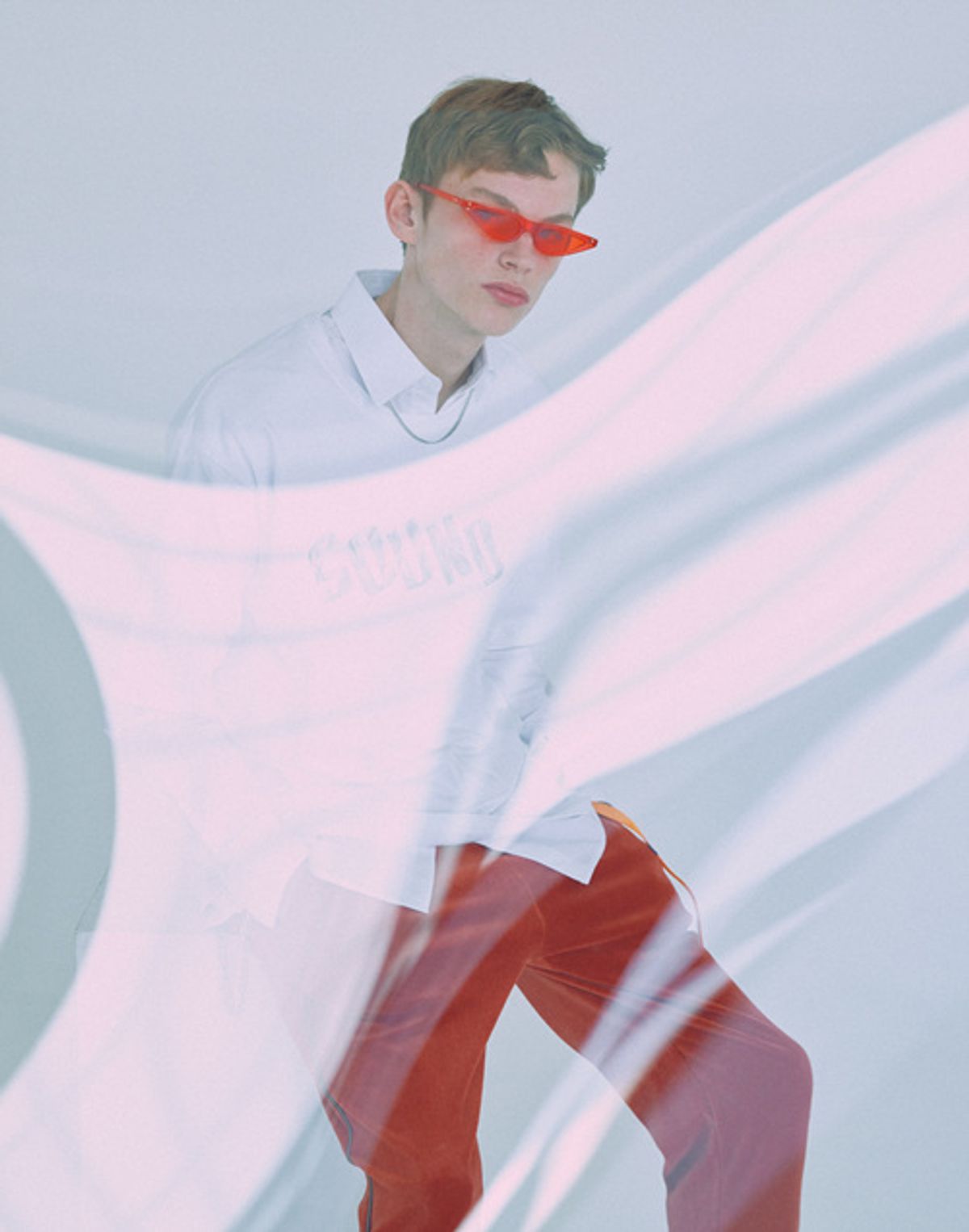 우조(WOOZO) 18 SS 21 사운드 페인팅 반팔티 (white)