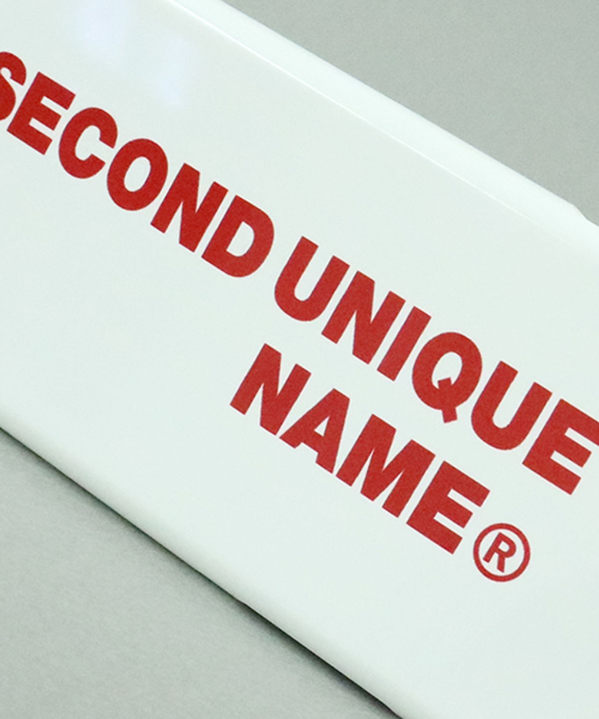 세컨드유니크네임(SECOND UNIQUE NAME) SUN CASE LOGO WHITE