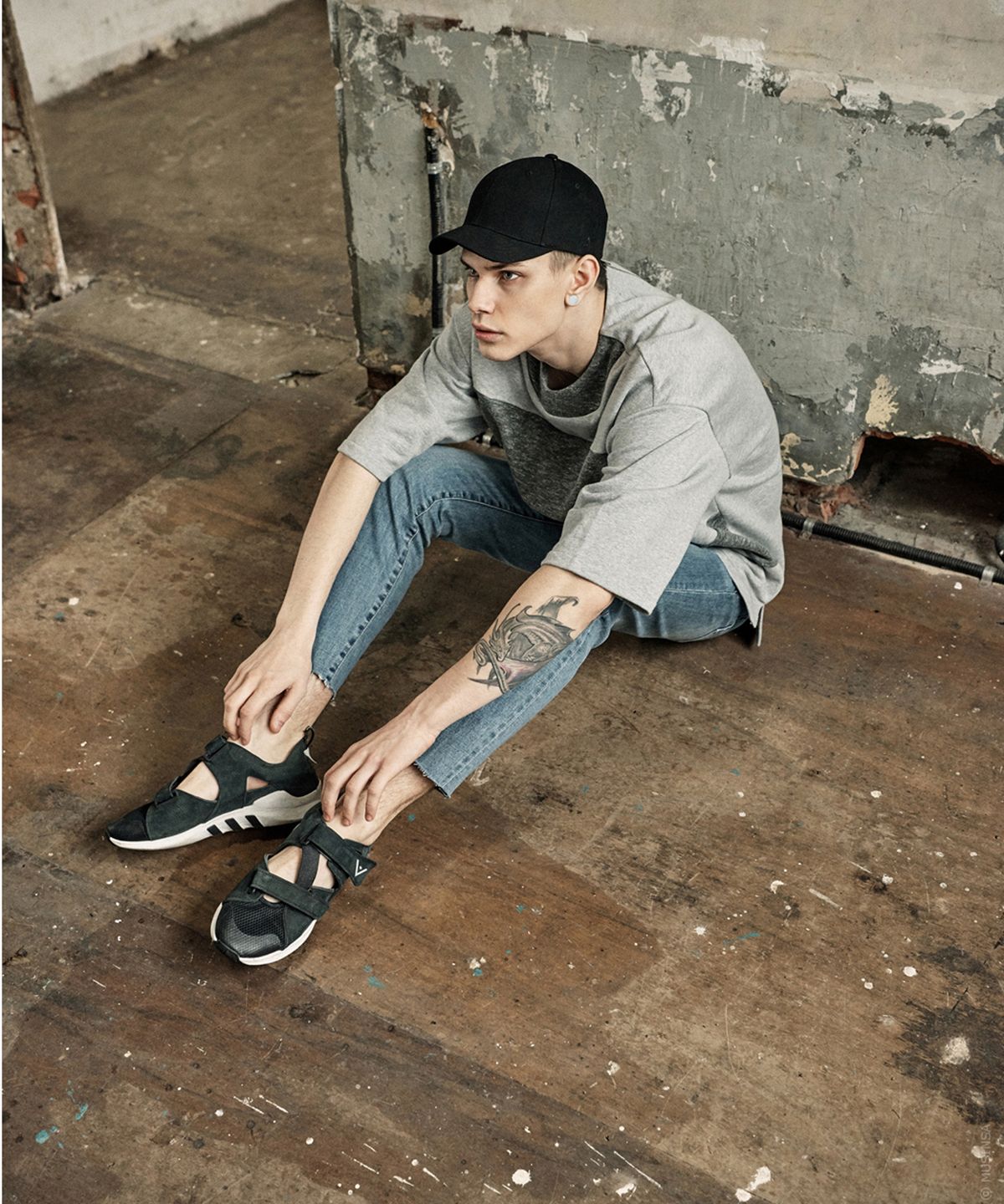 언터치드(UNTOUCHED) [GRINDER] PAUL 001 - CROP