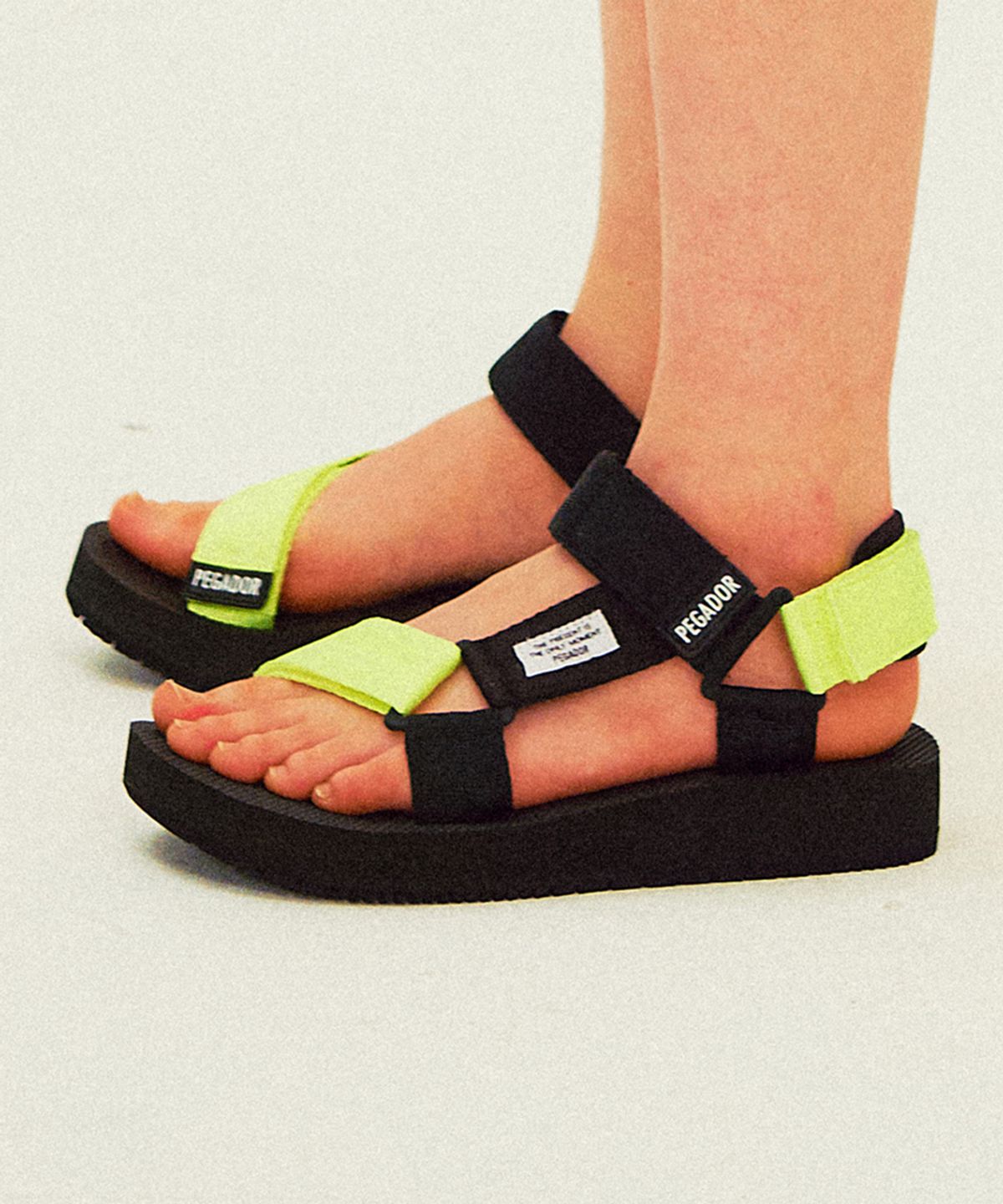페가도르(PEGADOR) LLUVIA BLK/NEON
