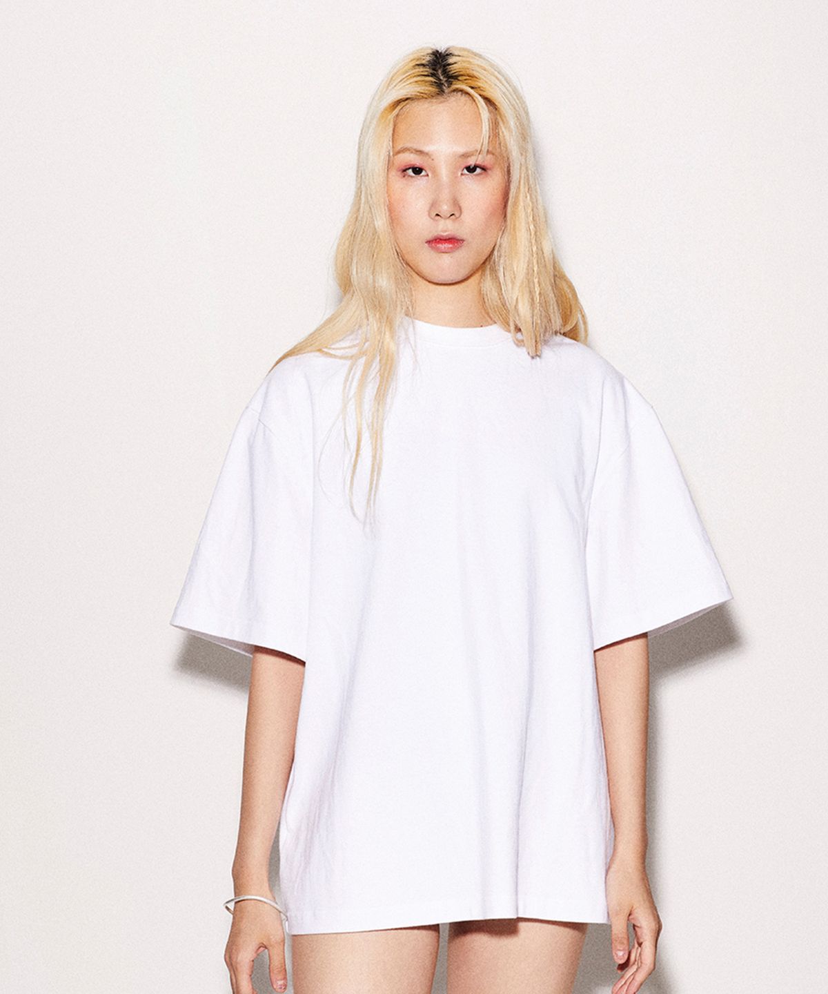 에스에스큐알(SSQR) 백 포인트 쇼츠 슬리브 에이치/박스_화이트