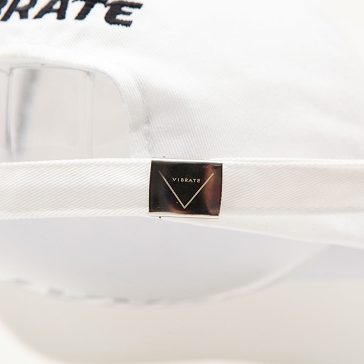바이브레이트(VIBRATE) HAND SHAKE SIGN BALL CAP (white)