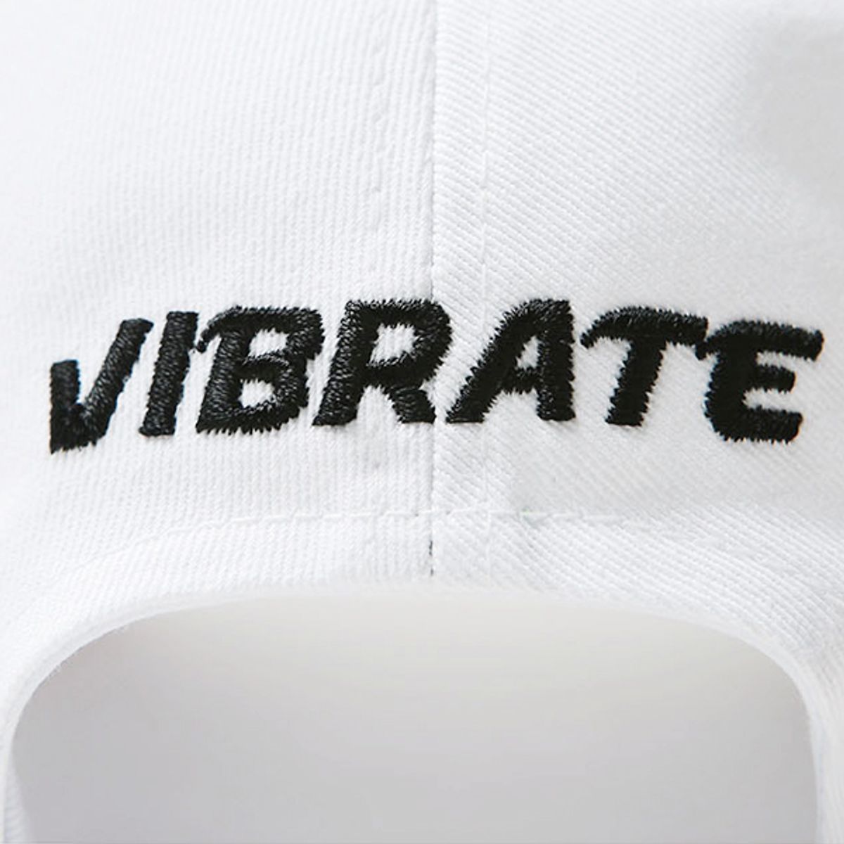 바이브레이트(VIBRATE) 3D SHAKING LOGO BALL CAP (white)