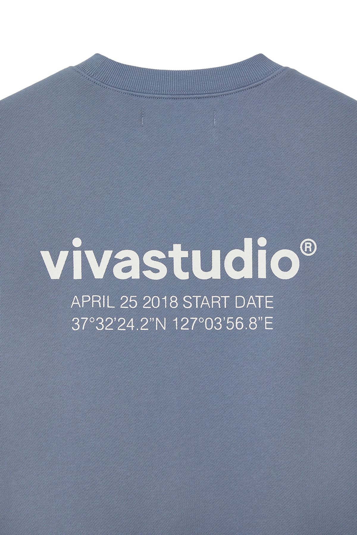 비바스튜디오(VIVASTUDIO) LOCATION CREWNECK [PASTEL BLUE]