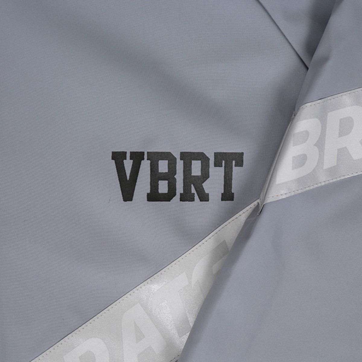 바이브레이트(VIBRATE) REFLEX TAPE WINDBREAKER (GRAY)
