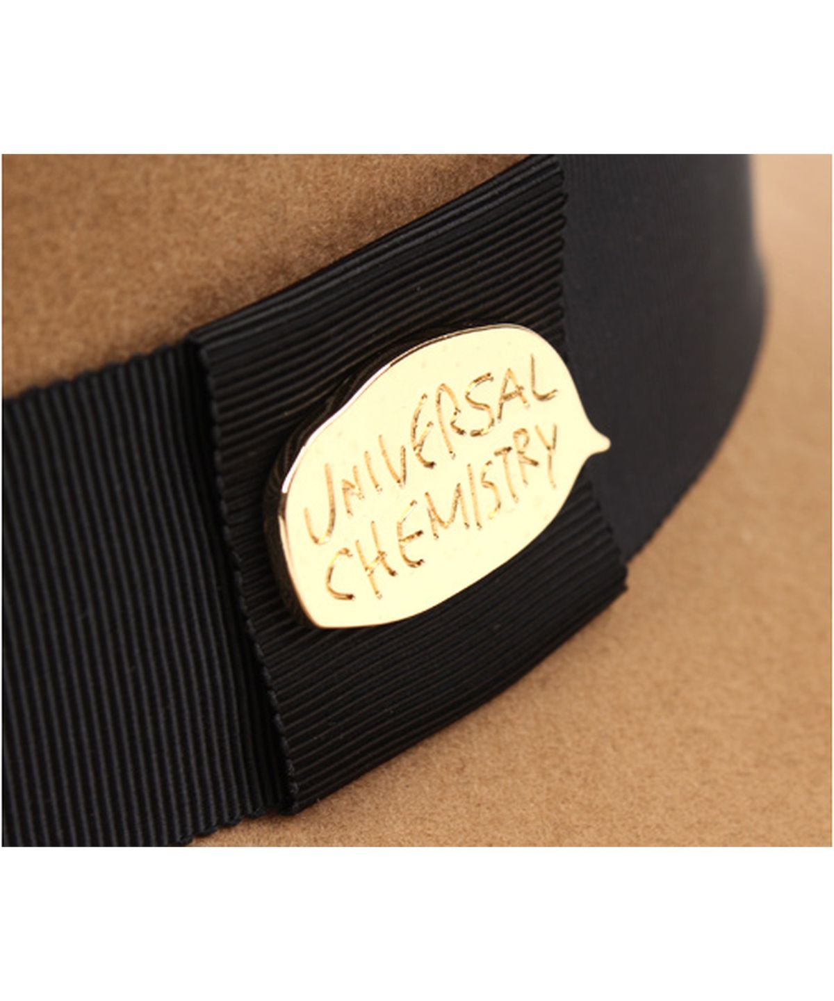유니버셜 케미스트리(UNIVERSAL CHEMISTRY) GD Metal Line BG Short Fedora 울페도라