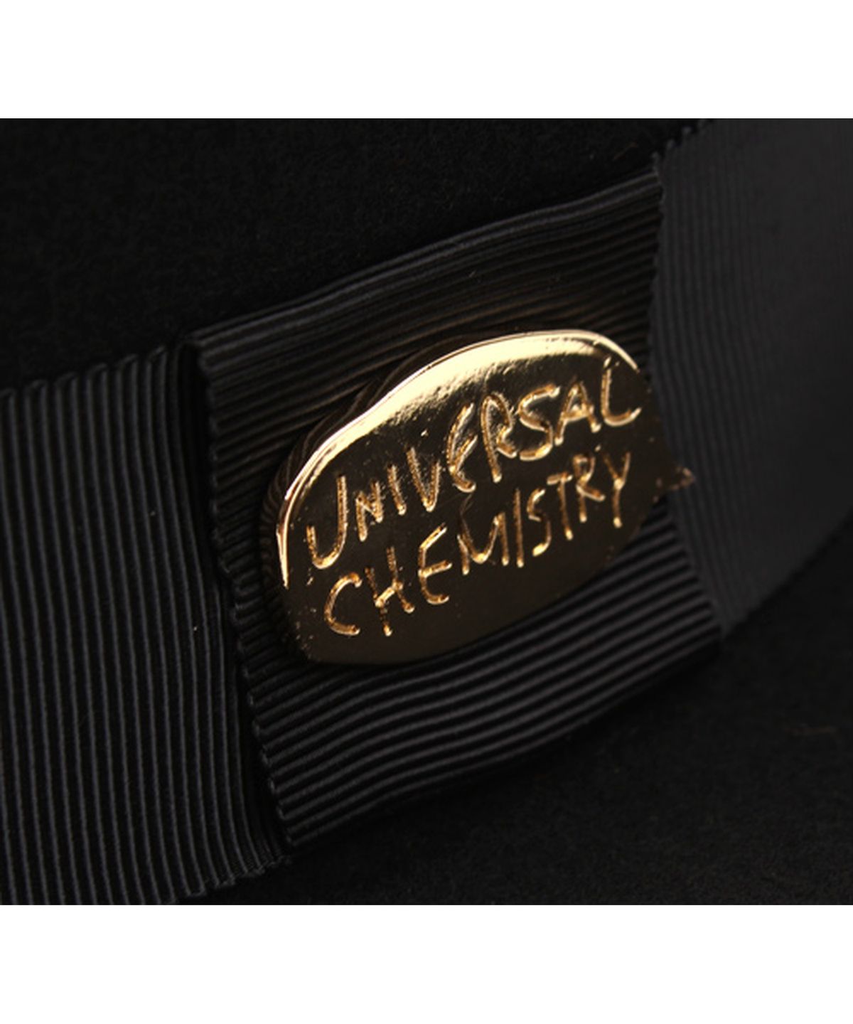 유니버셜 케미스트리(UNIVERSAL CHEMISTRY) Flat GD Metal Line Wool BK Fedora 울페도라