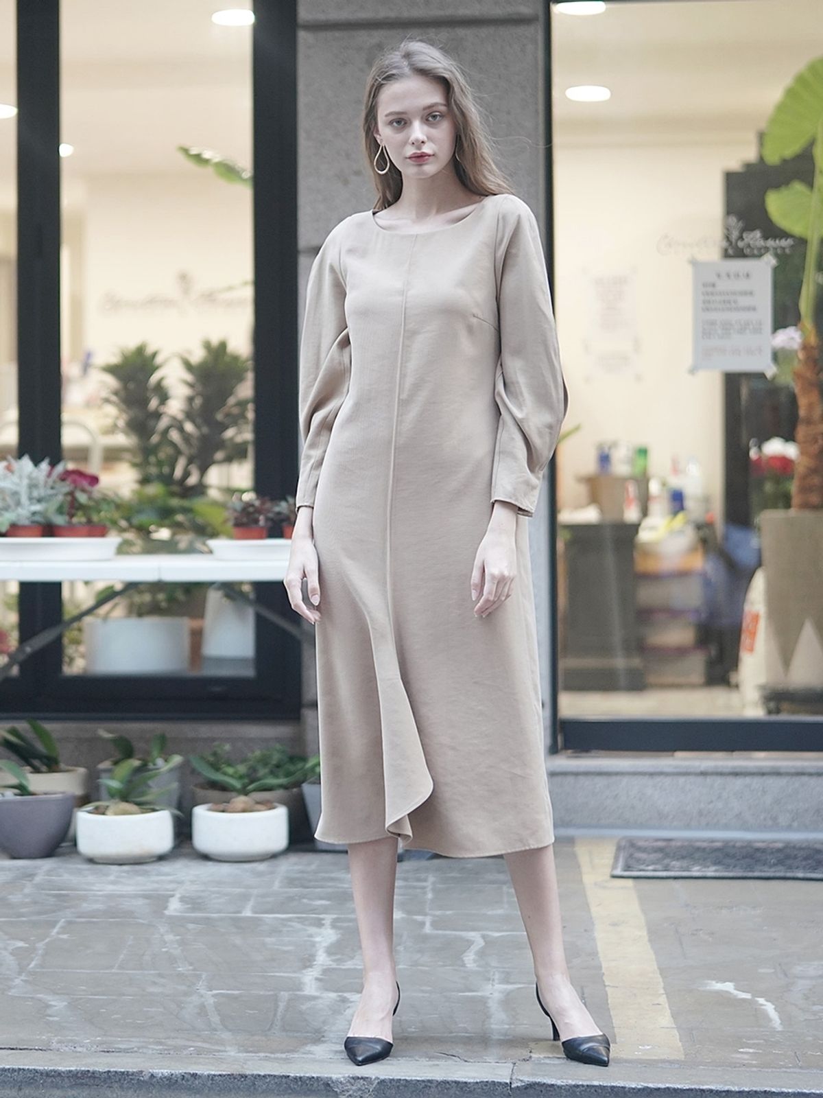핀블랙(PINBLACK) 클래식 러플 원피스 베이지