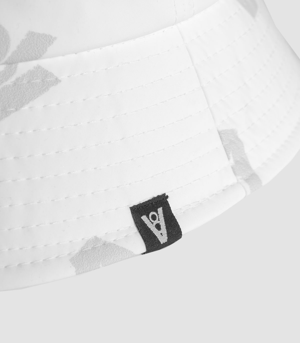 바이브레이트(VIBRATE) LOGO DOT BUCKET HAT (WHITE)