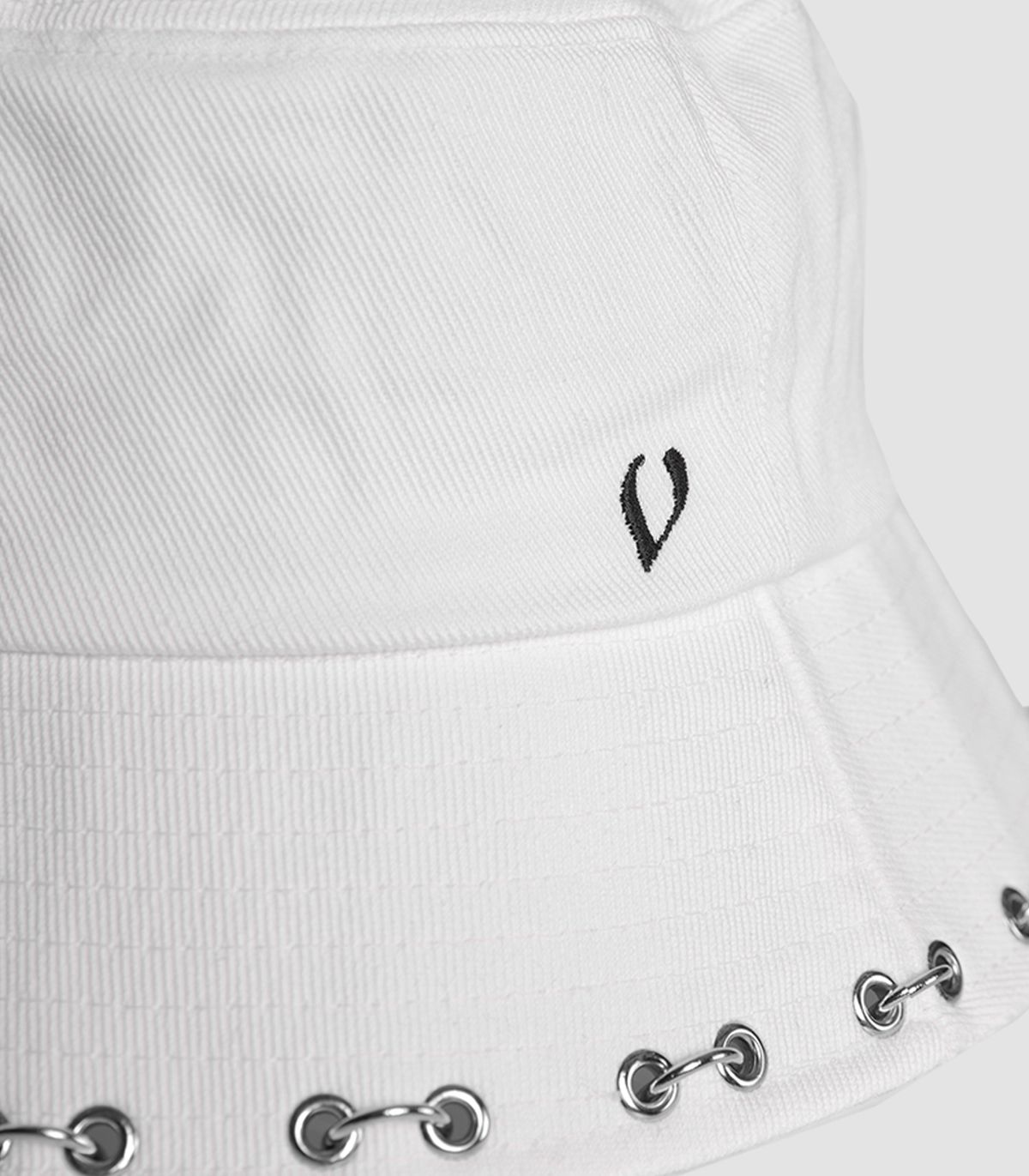 바이브레이트(VIBRATE) PUNCHED PIERCING BUCKET HAT (white)