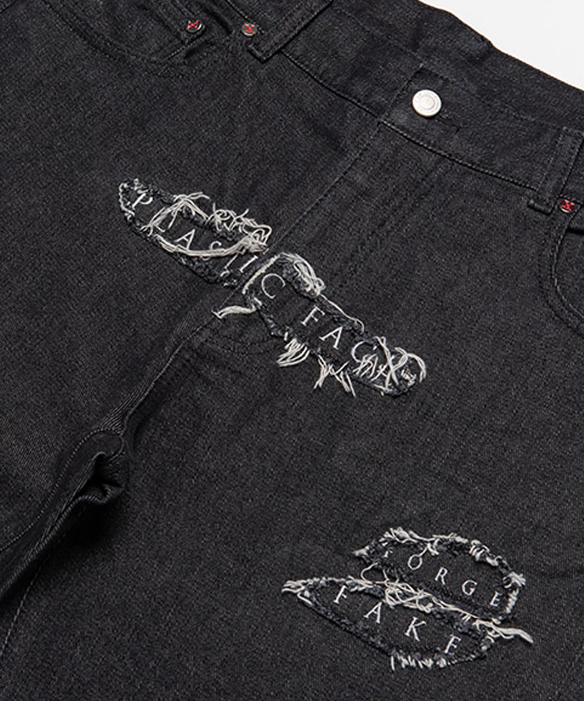 아임낫어휴먼비잉(I AM NOT A HUMAN BEING) PLASTIC FACE PATCHED DENIM PANTS - O/C