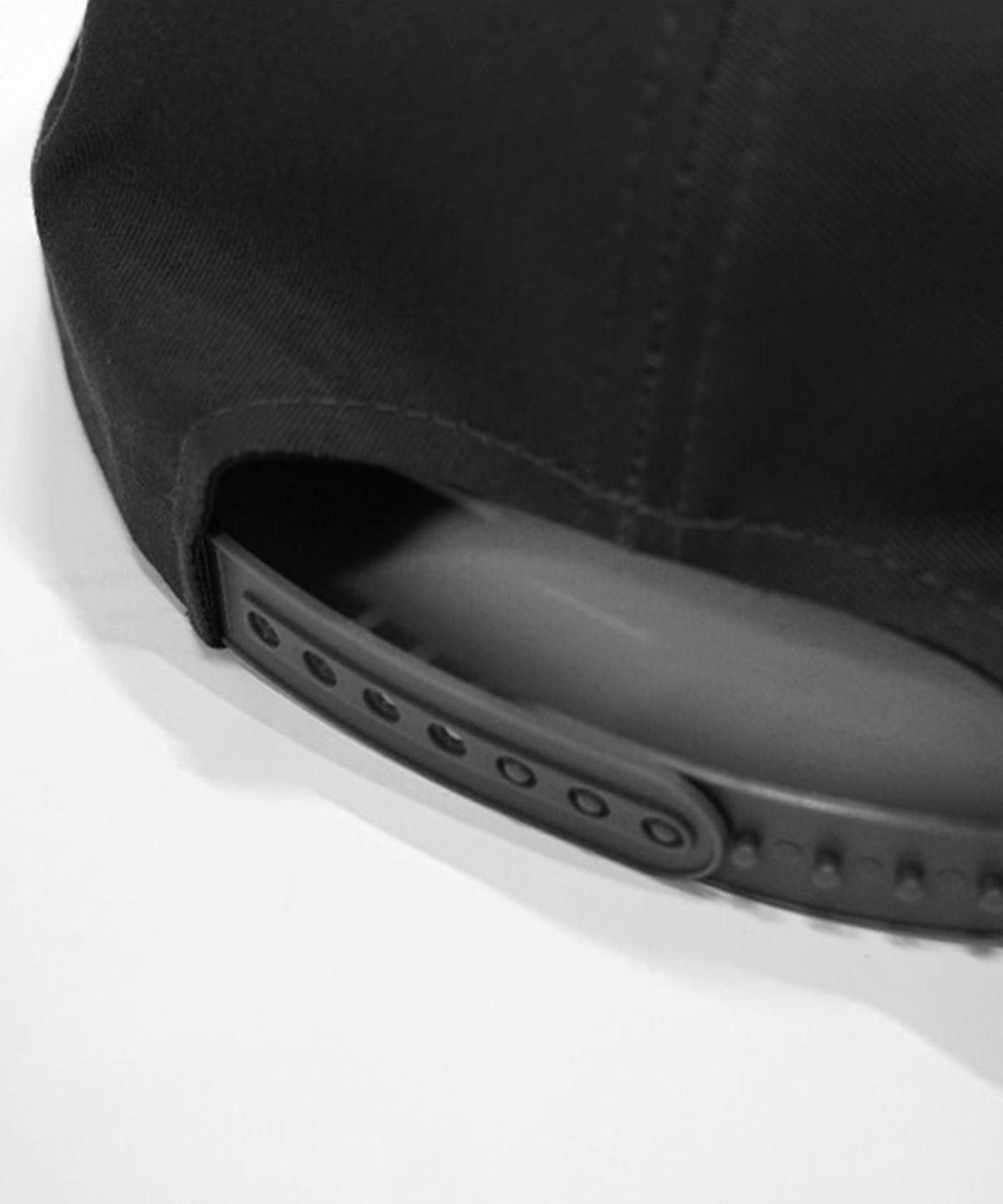 아임낫어휴먼비잉(I AM NOT A HUMAN BEING) 5 PANEL SNAP BACK - BLACK