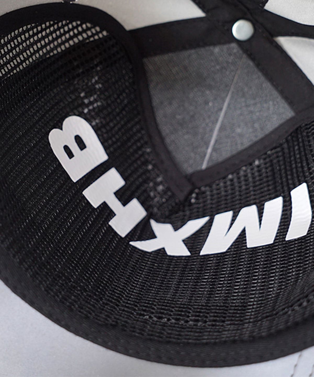 아임낫어휴먼비잉(I AM NOT A HUMAN BEING) 5 PANEL SNAP BACK - SILVER