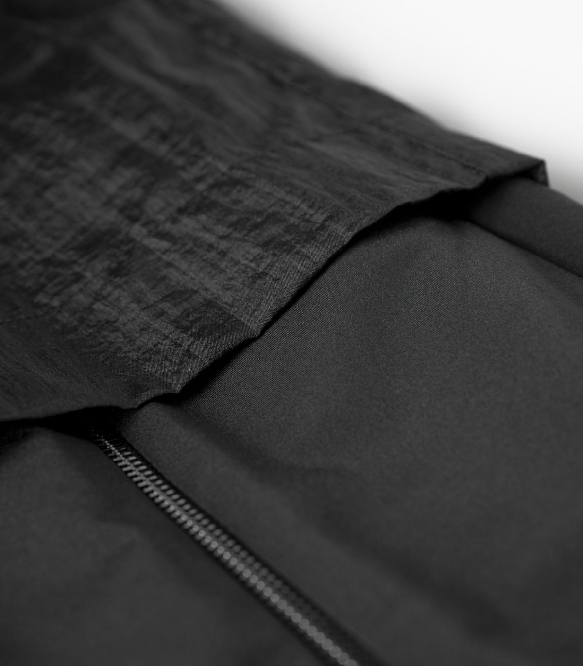 바이브레이트(VIBRATE) VLACK LINE - ZIP POINT WIDE PANTS (BLACK)
