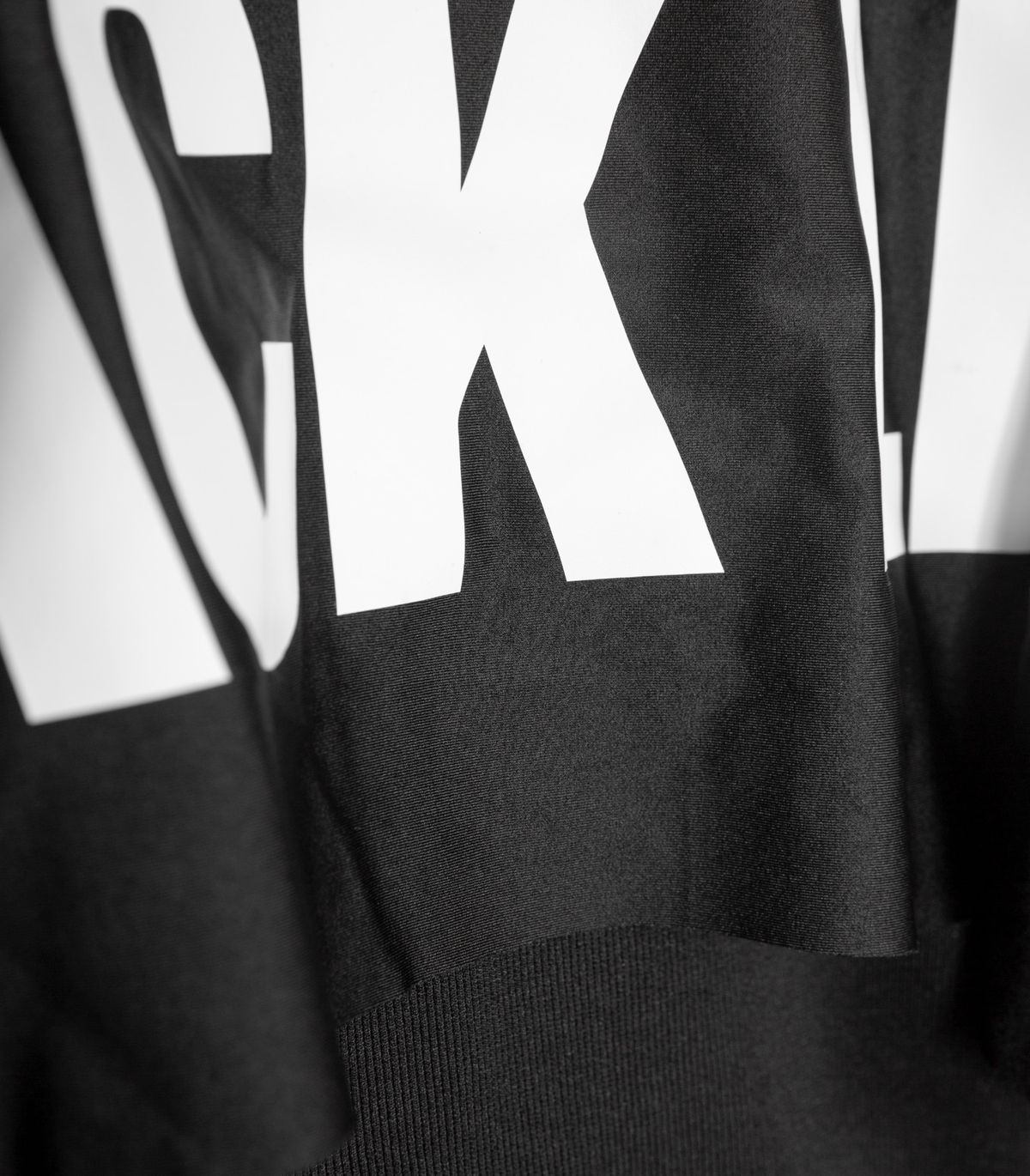 바이브레이트(VIBRATE) VLACK LINE - BASIC LOGO WRAP TOP NO.1 (BLACK)