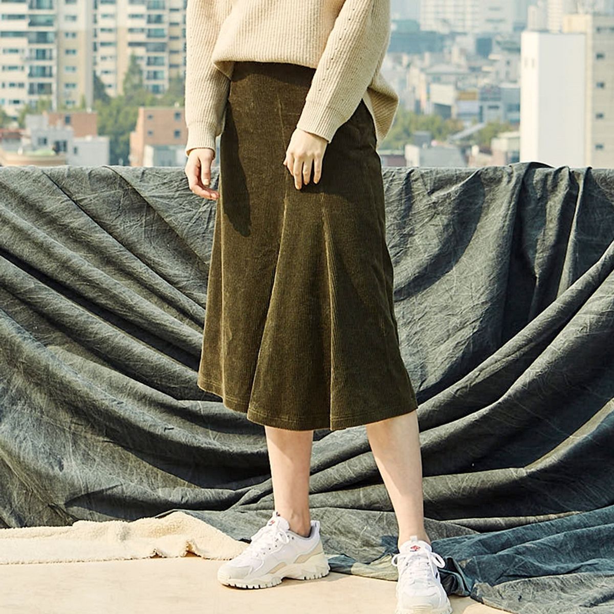 핀블랙(PINBLACK) 언발 코듀로이 스커트 카키