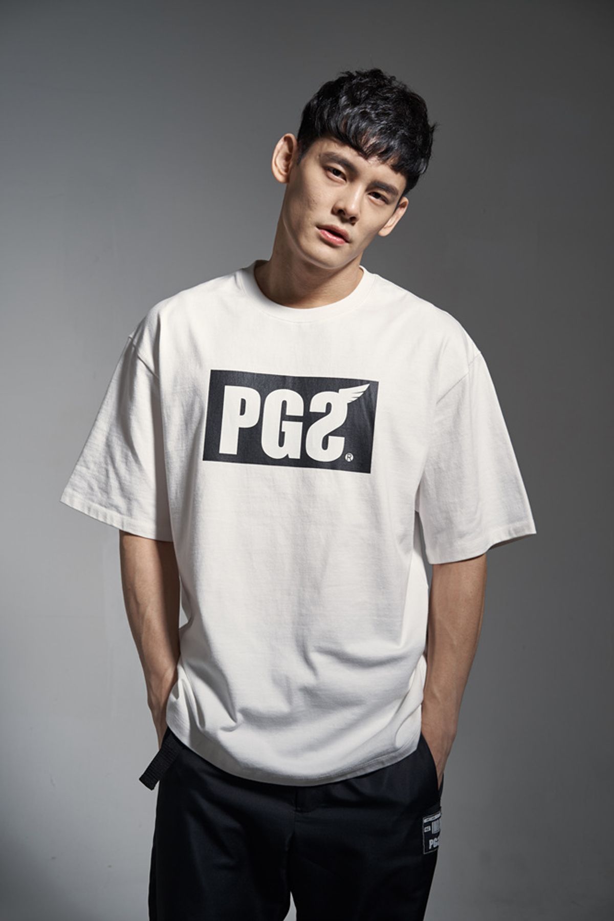 피글스(PIGLES) 베이직 박스로고 티셔츠(화이트)