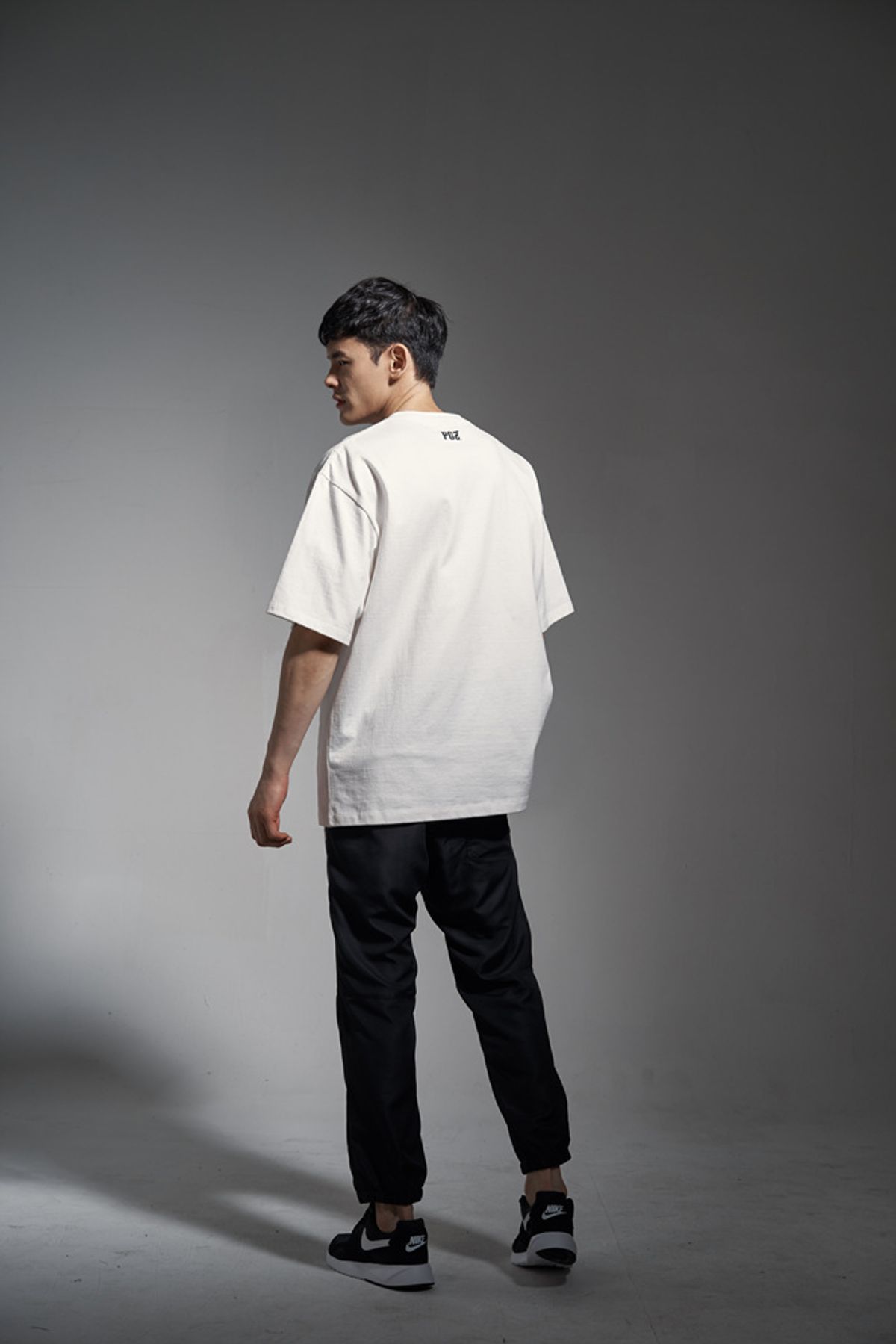 피글스(PIGLES) 베이직 박스로고 티셔츠(화이트)