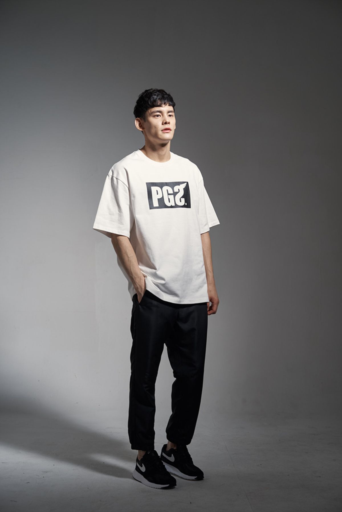 피글스(PIGLES) 베이직 박스로고 티셔츠(화이트)