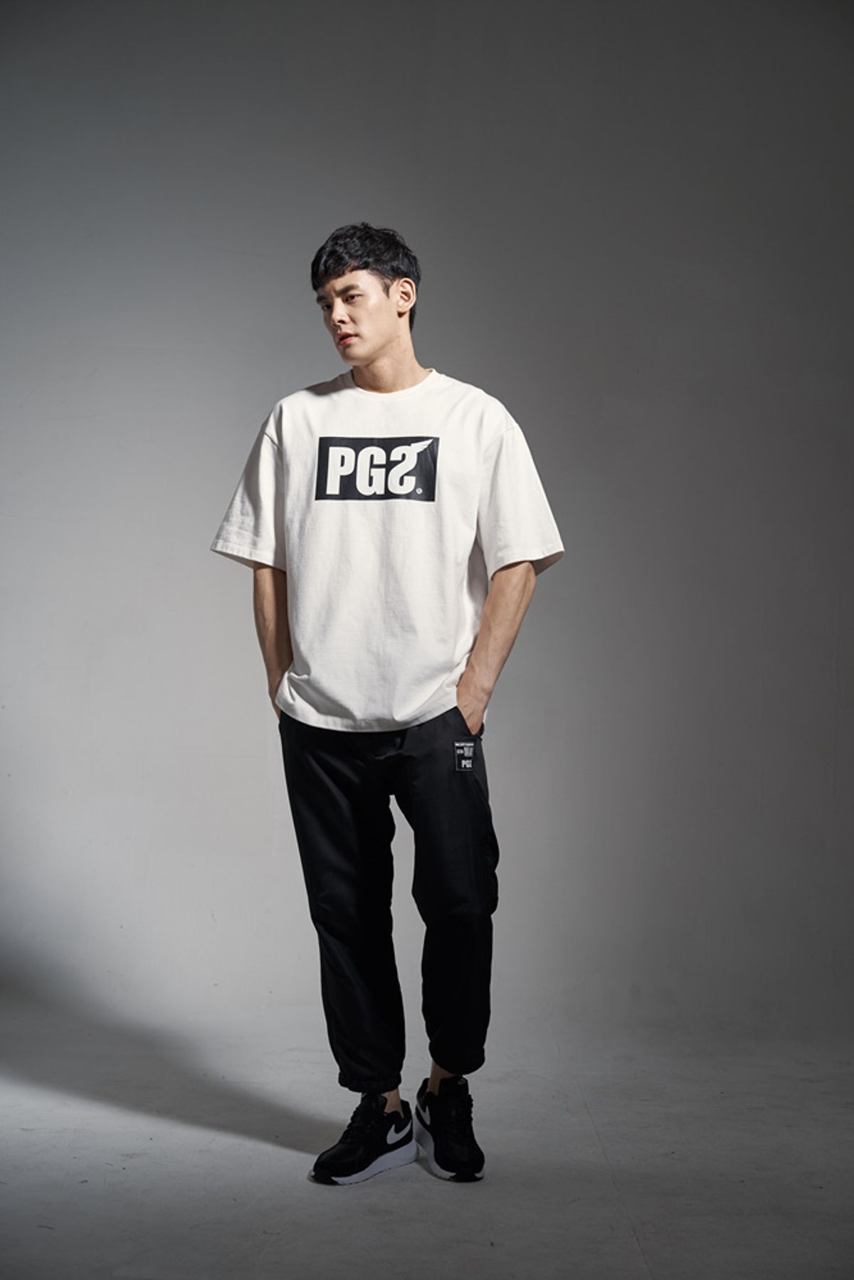 피글스(PIGLES) 베이직 박스로고 티셔츠(화이트)