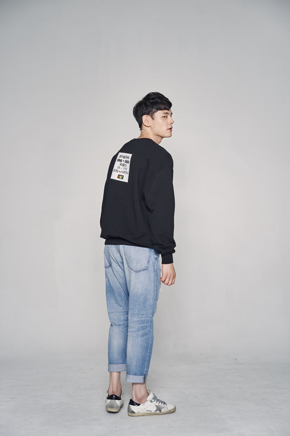 피글스(PIGLES) 자수 로고 맨투맨 (2 color)