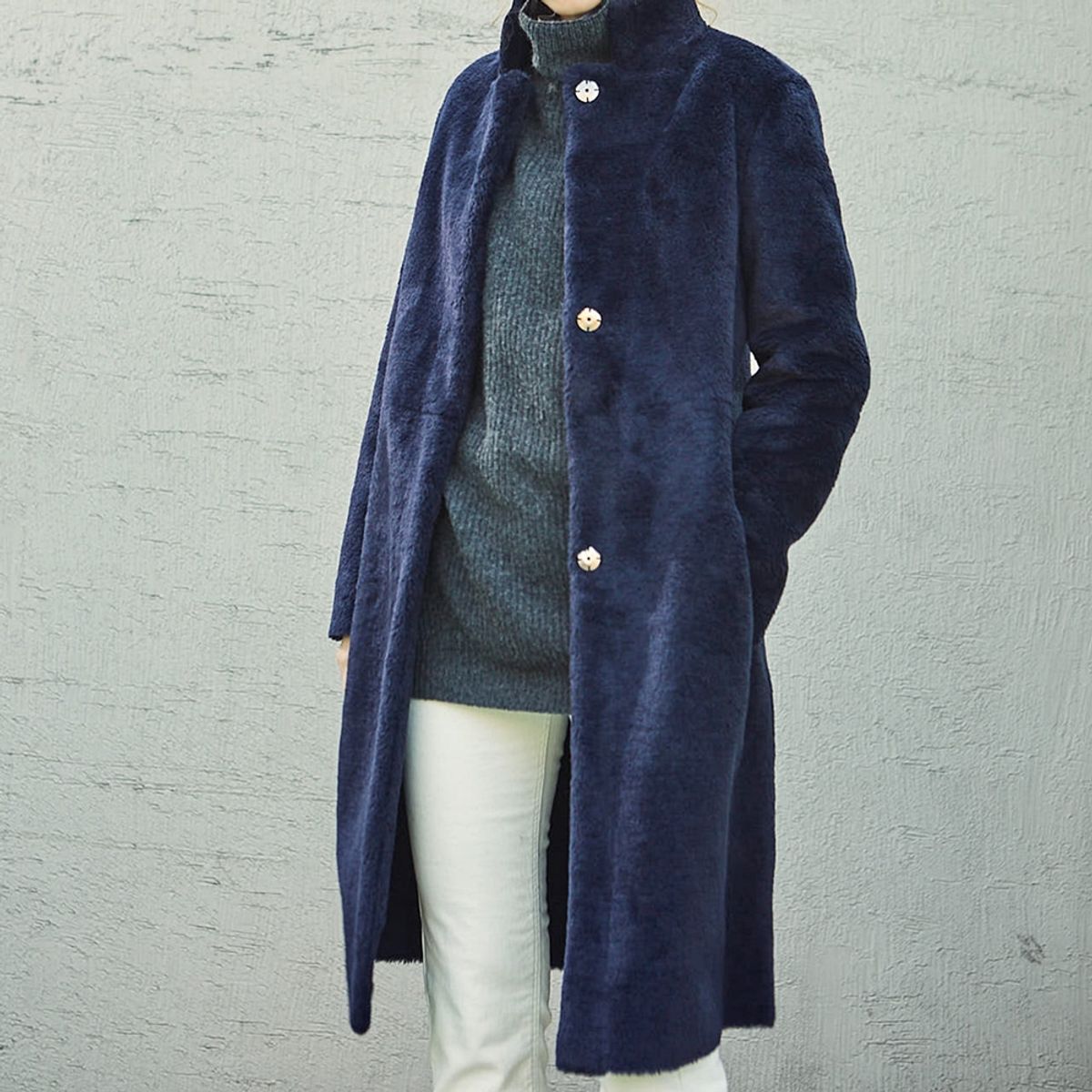 핀블랙(PINBLACK) REVER LAMB LONG MUSTANG NAVY