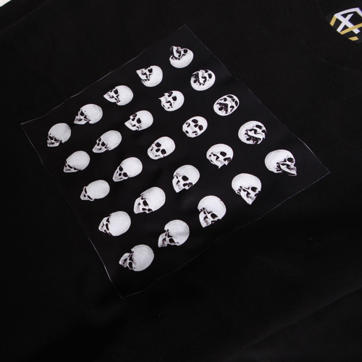 에잇볼륨(EIGHTVOLUME) EV 25Skulls Napping Crewneck