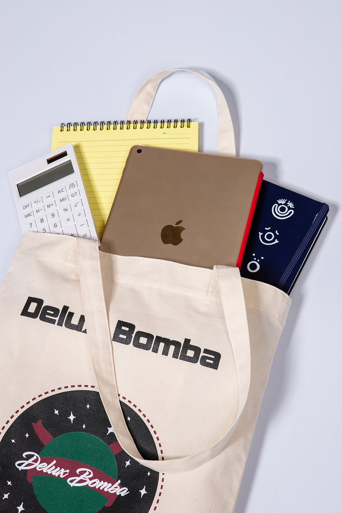 딜럭스 봄바(DELUX BOMBA) 텀블러 에코백 아이보리