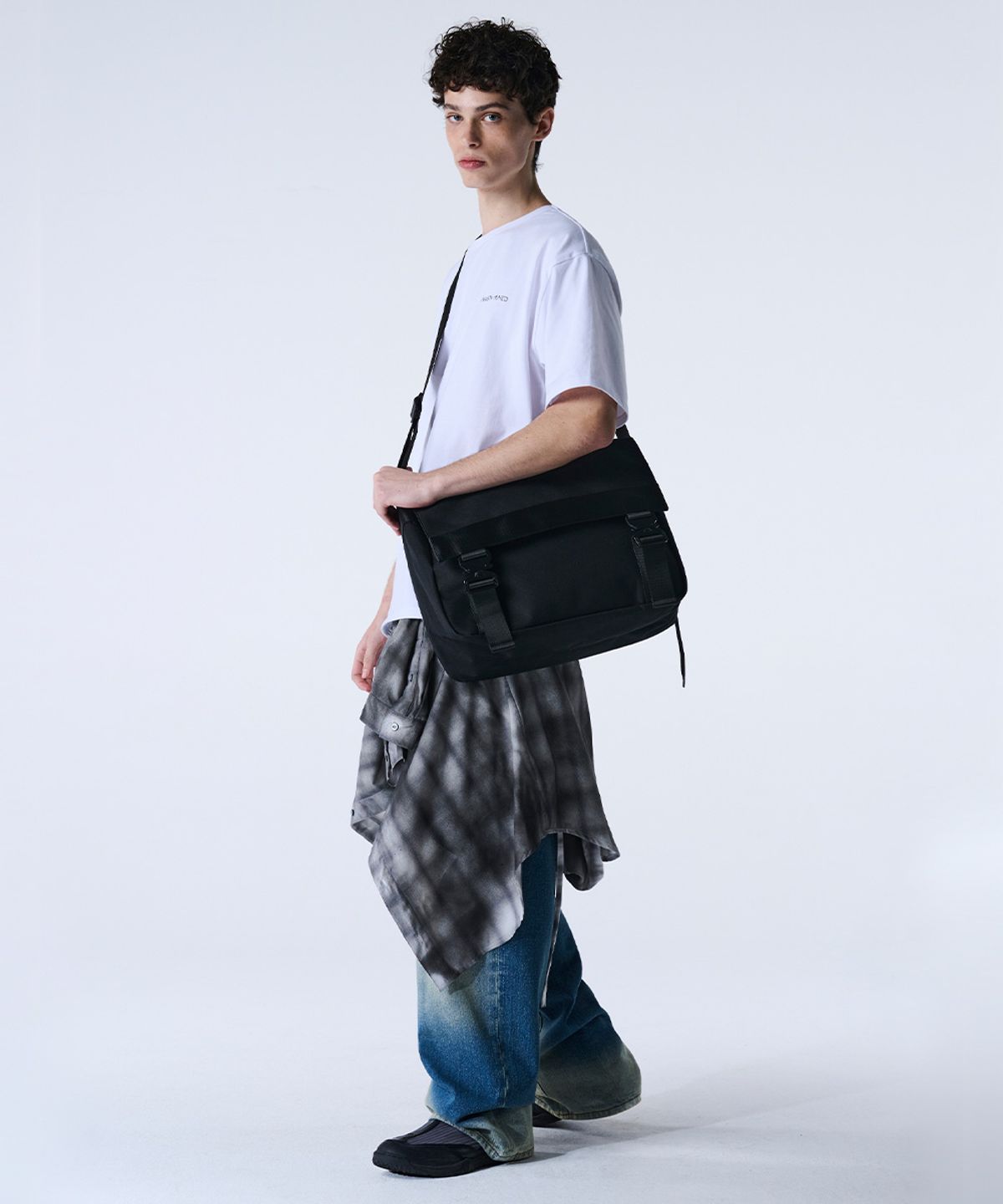 메종미네드(MAISON MINED) TWO BUCKLE MESSENGER BAG