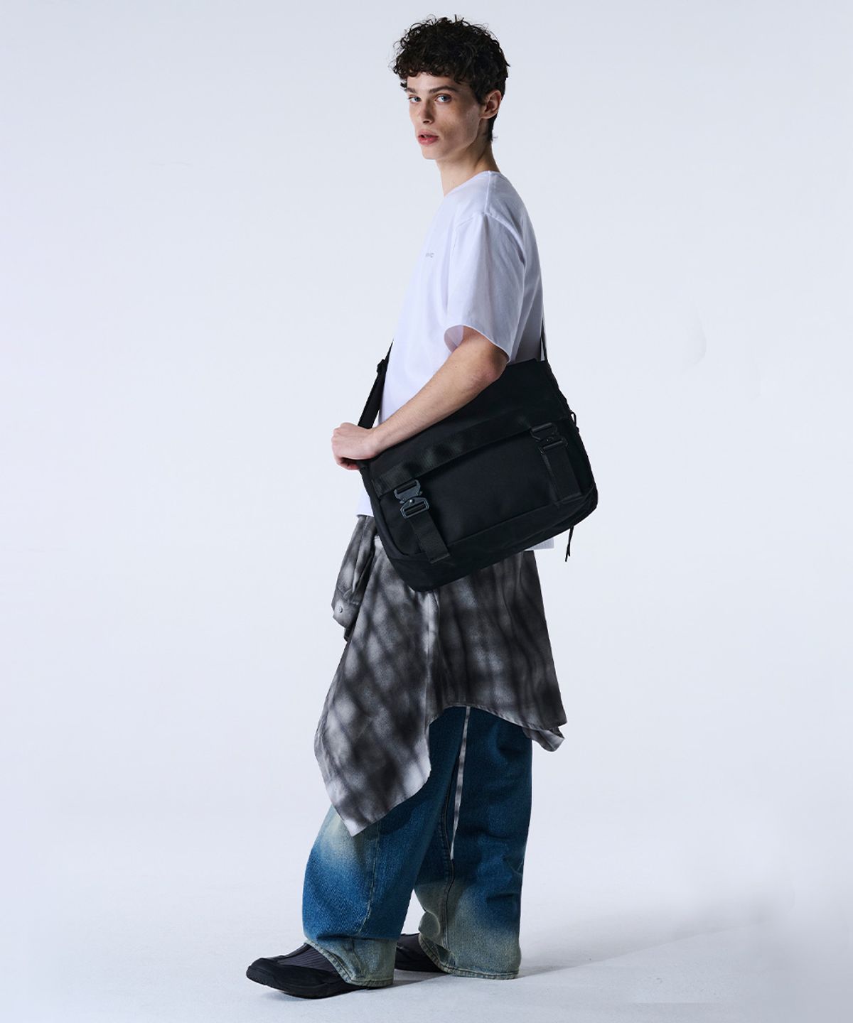 메종미네드(MAISON MINED) TWO BUCKLE MESSENGER BAG