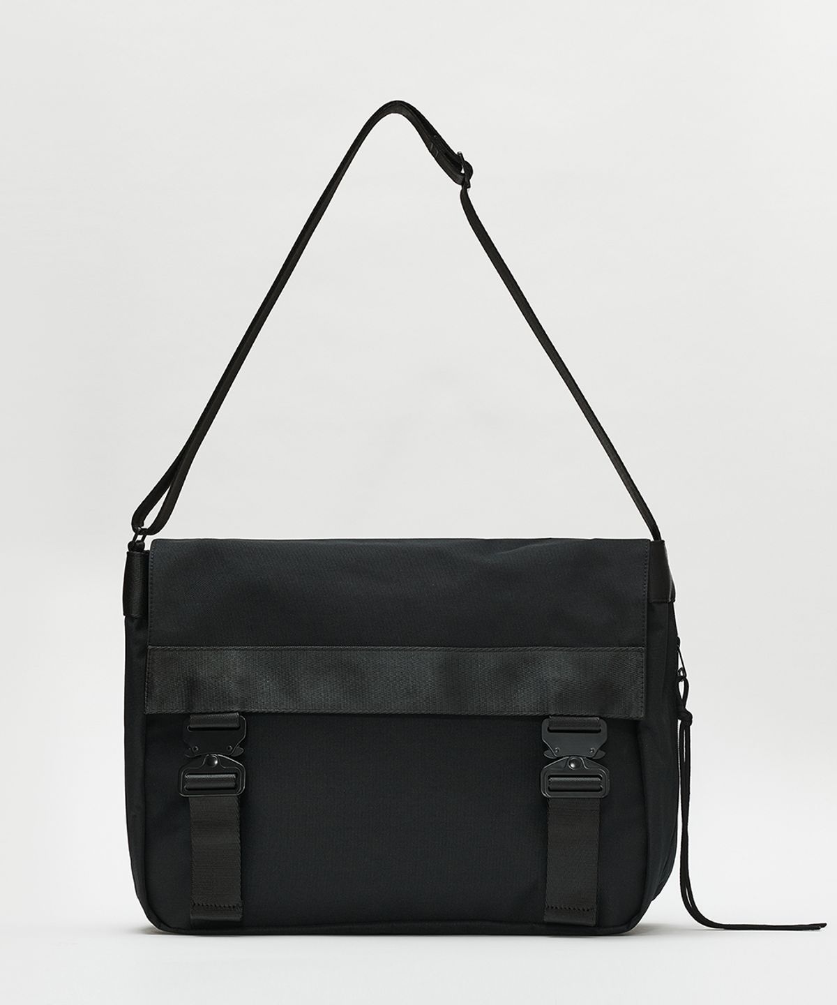메종미네드(MAISON MINED) TWO BUCKLE MESSENGER BAG