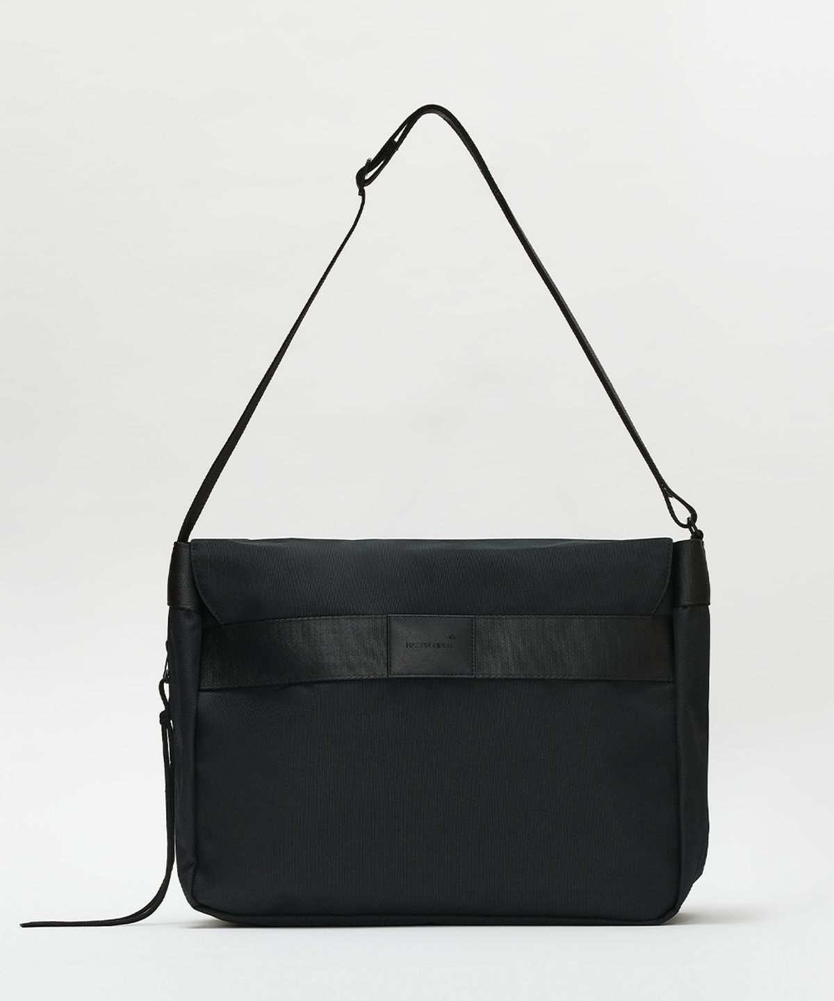 메종미네드(MAISON MINED) TWO BUCKLE MESSENGER BAG